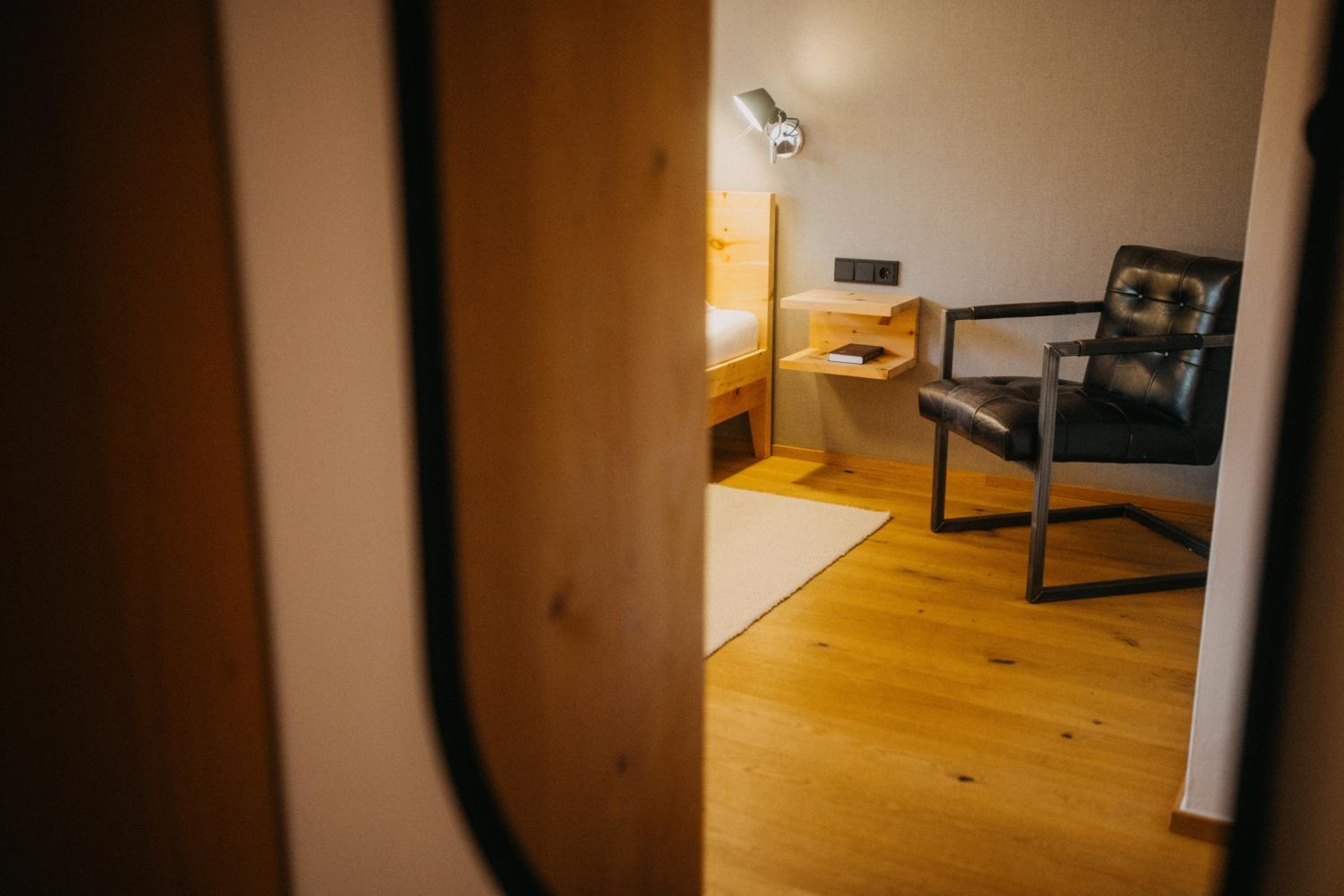 Double Room with Balcony - Photo 9