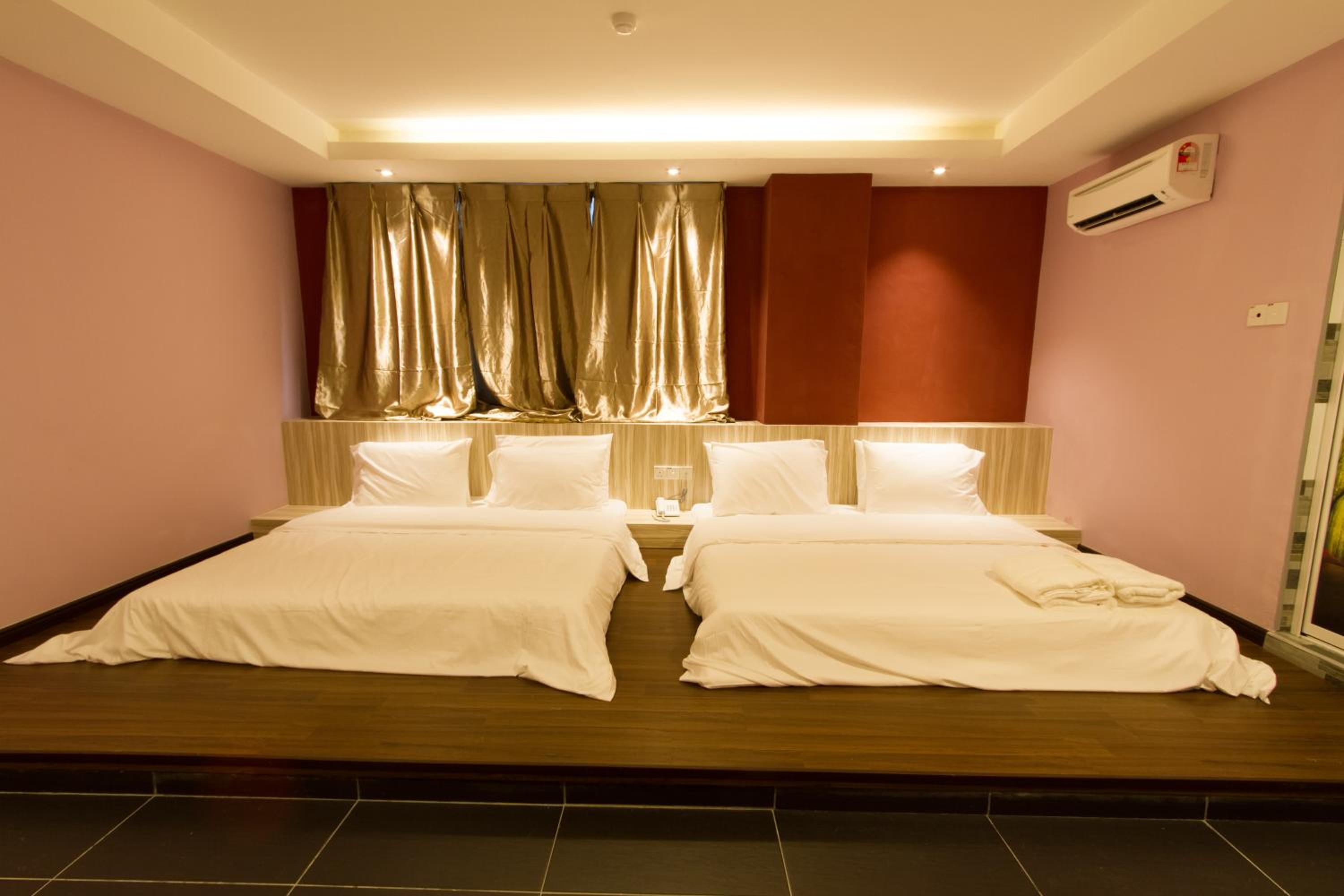 Deluxe Family Suite photo 2