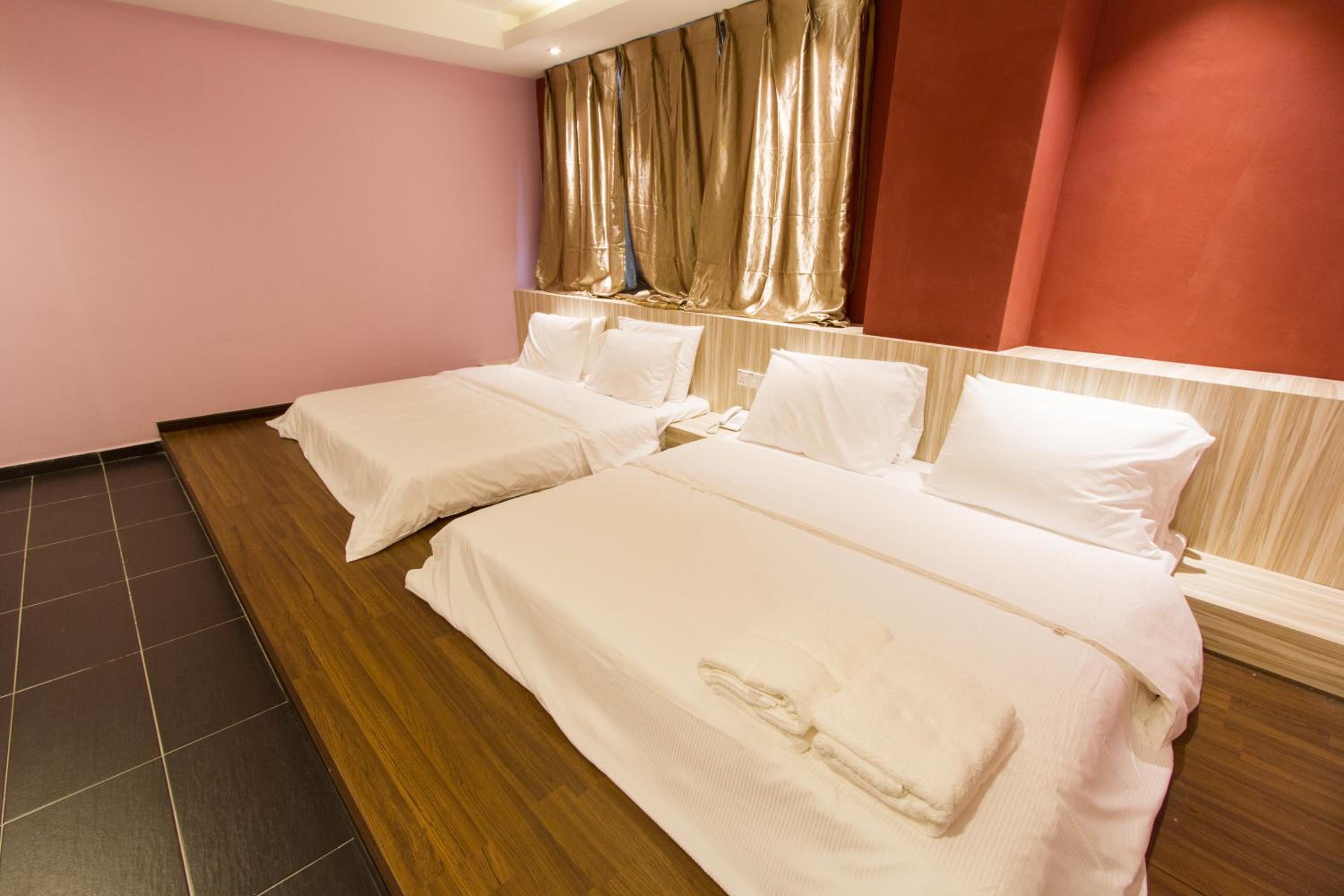 Deluxe Family Suite photo 3