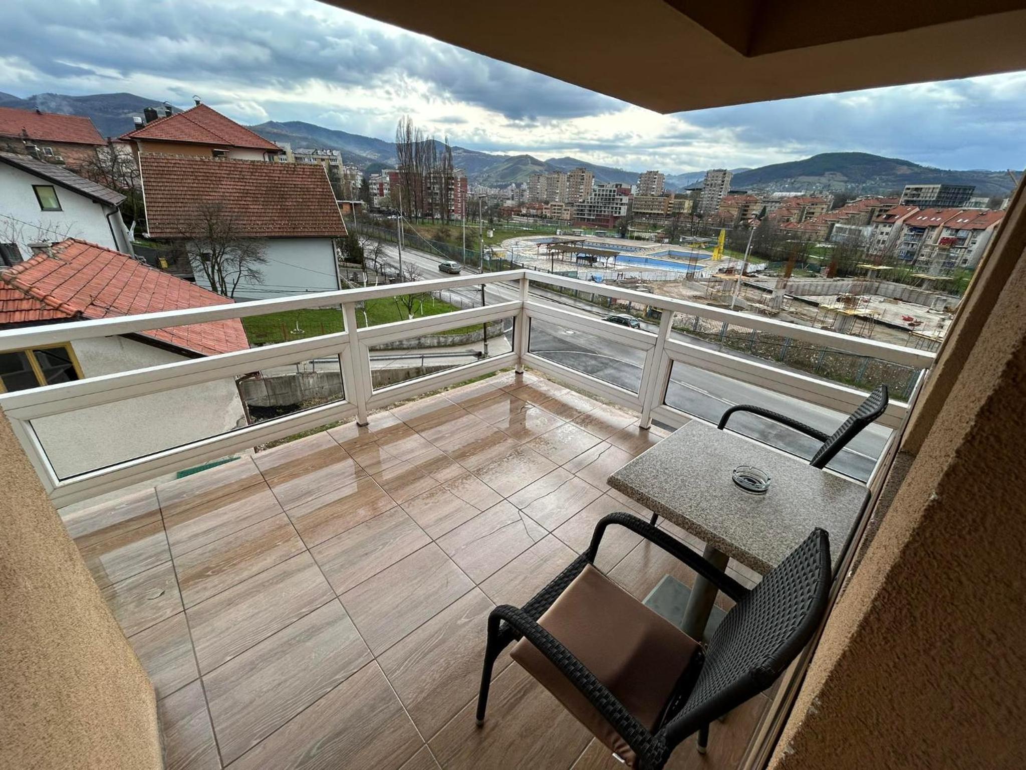 One-Bedroom Apartment with Balcony and City View photo 3