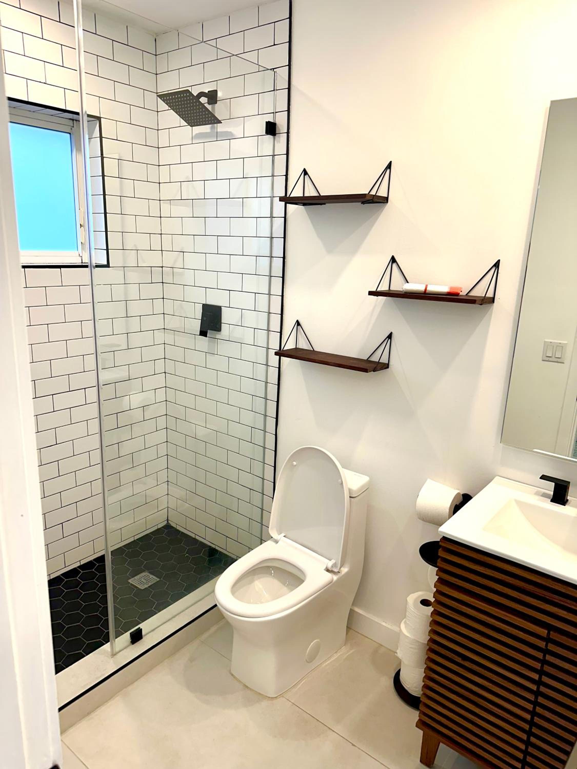 Five-Bedroom House photo 2