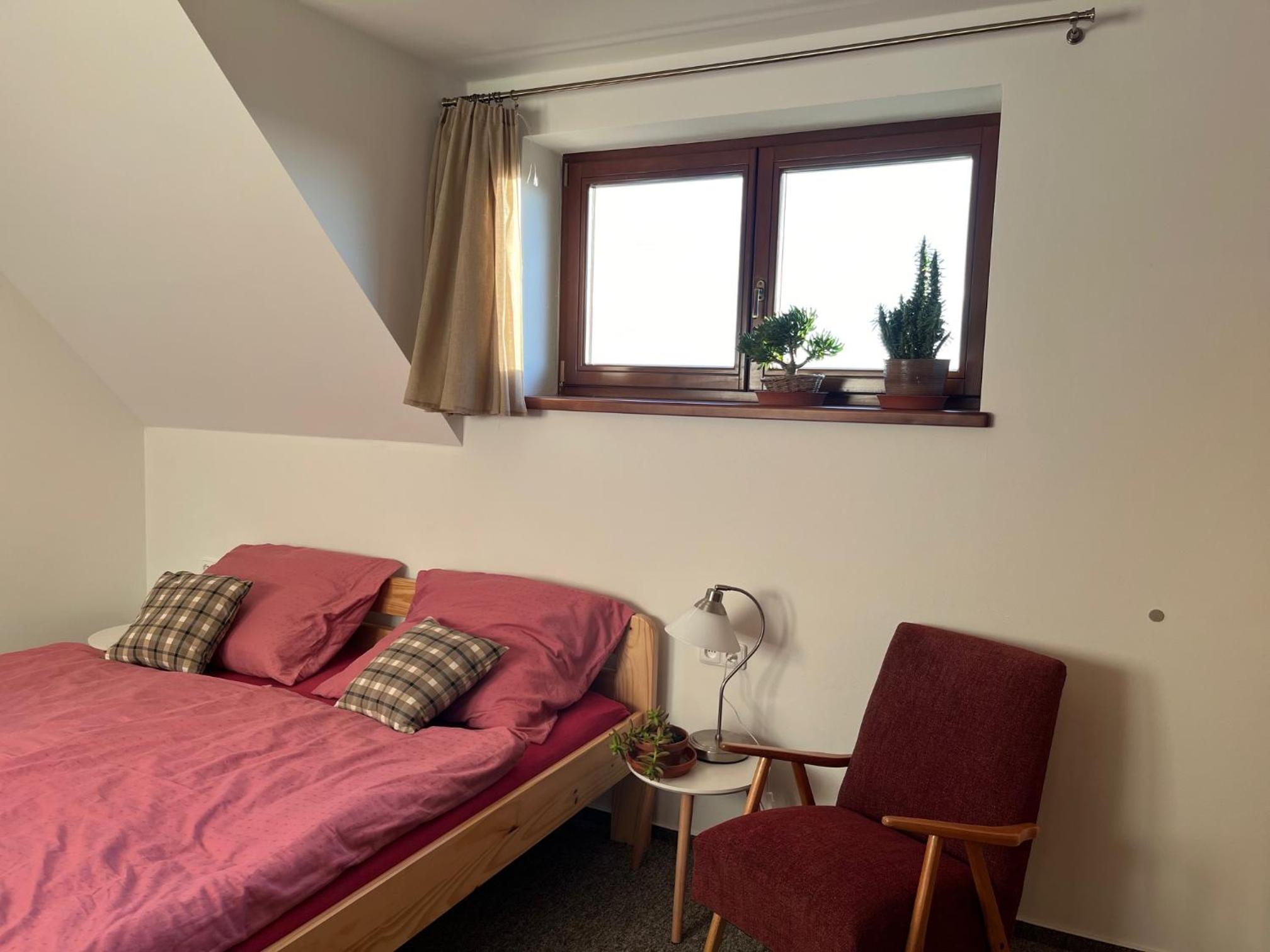 One-Bedroom Apartment photo 1