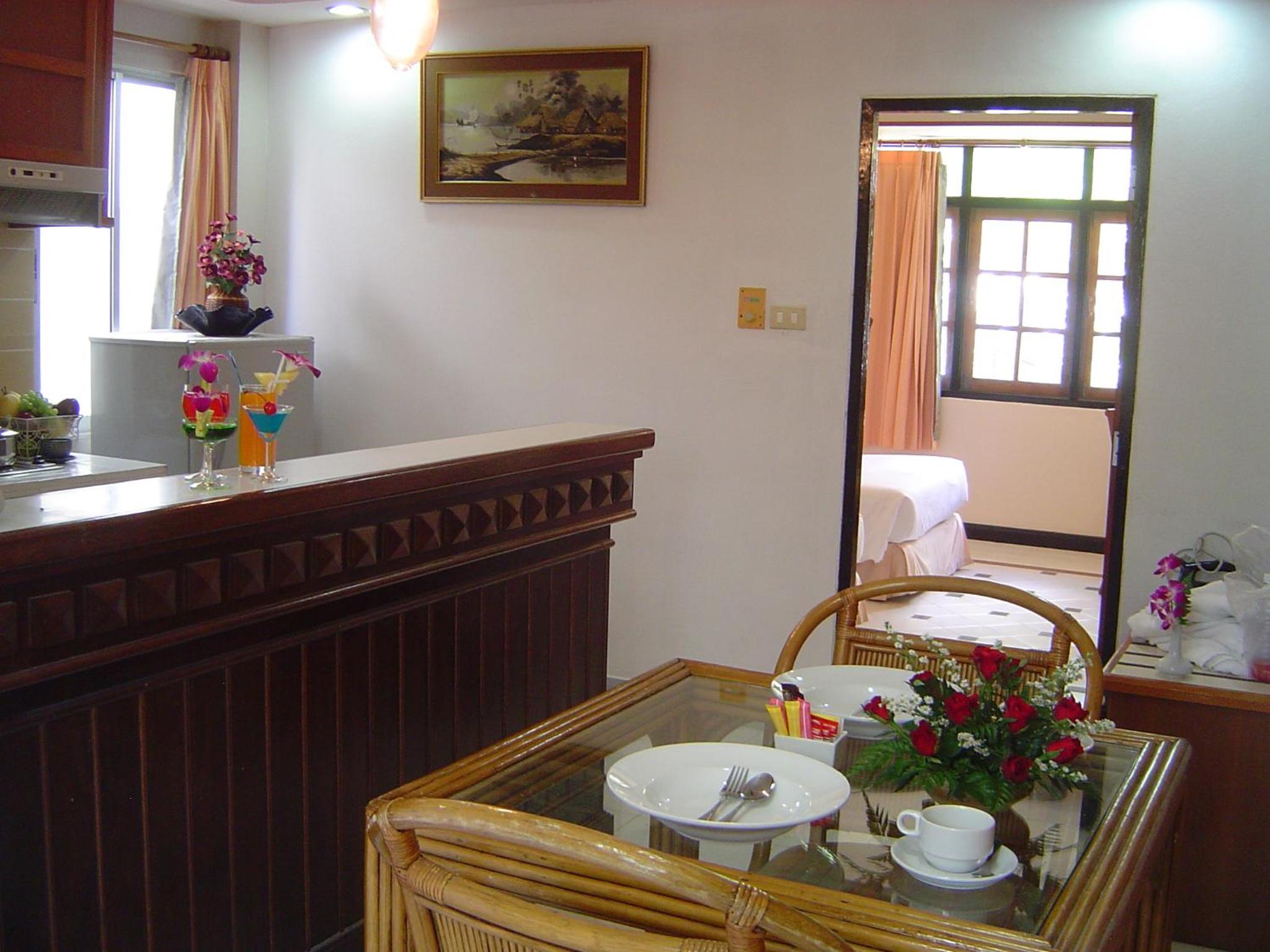 One-Bedroom Apartment with Balcony - Photo 2