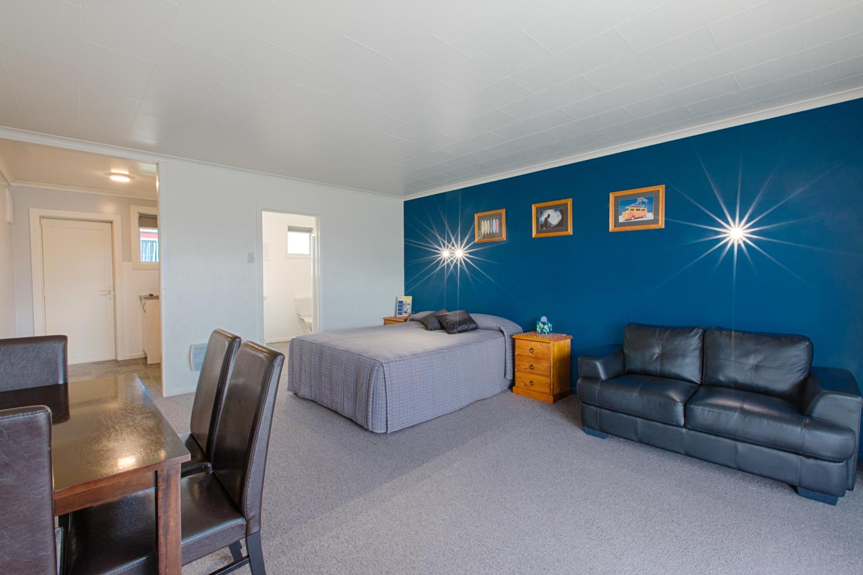 Superior One-Bedroom Apartment - Photo 1