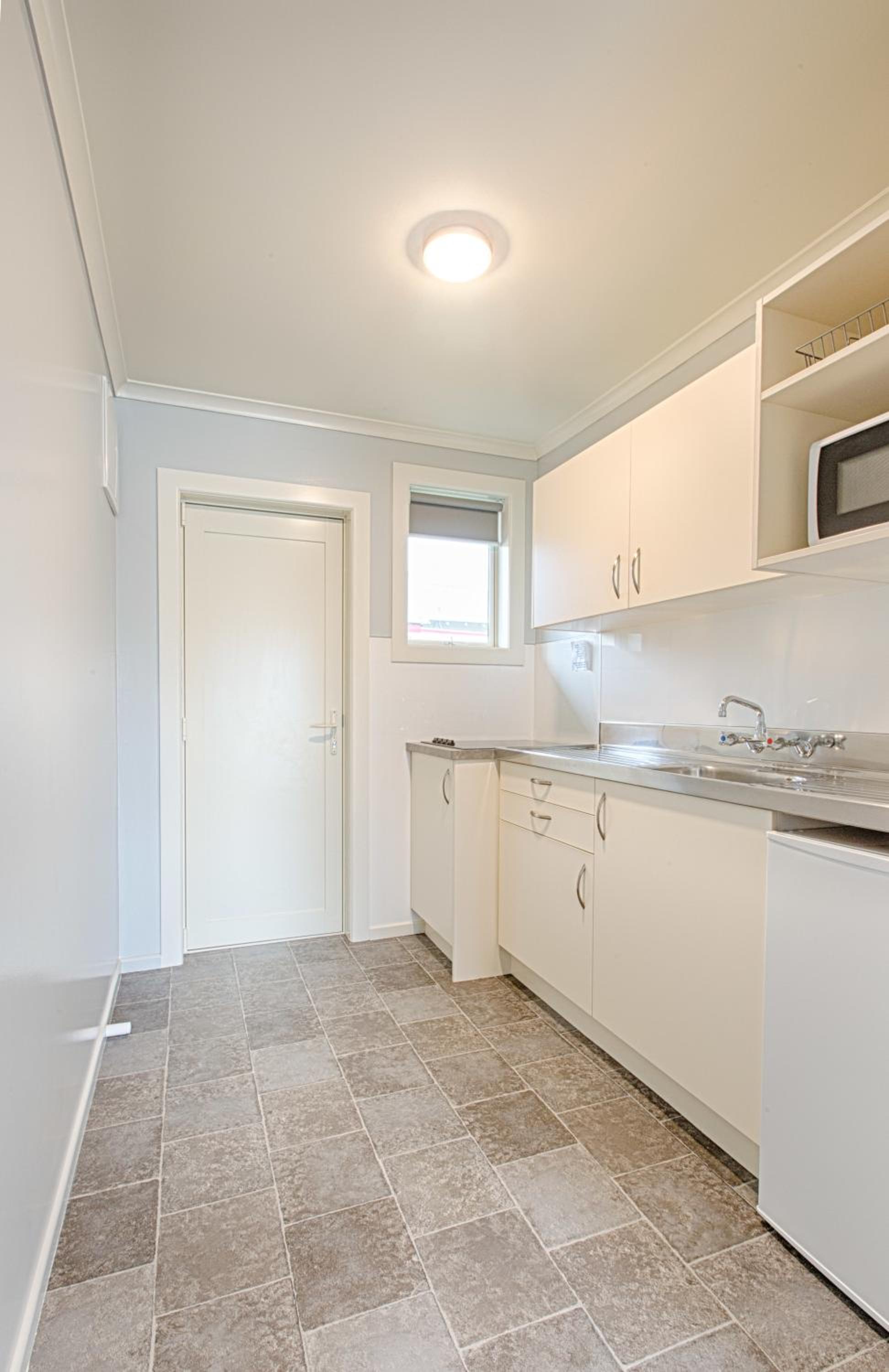 Superior One-Bedroom Apartment - Photo 6