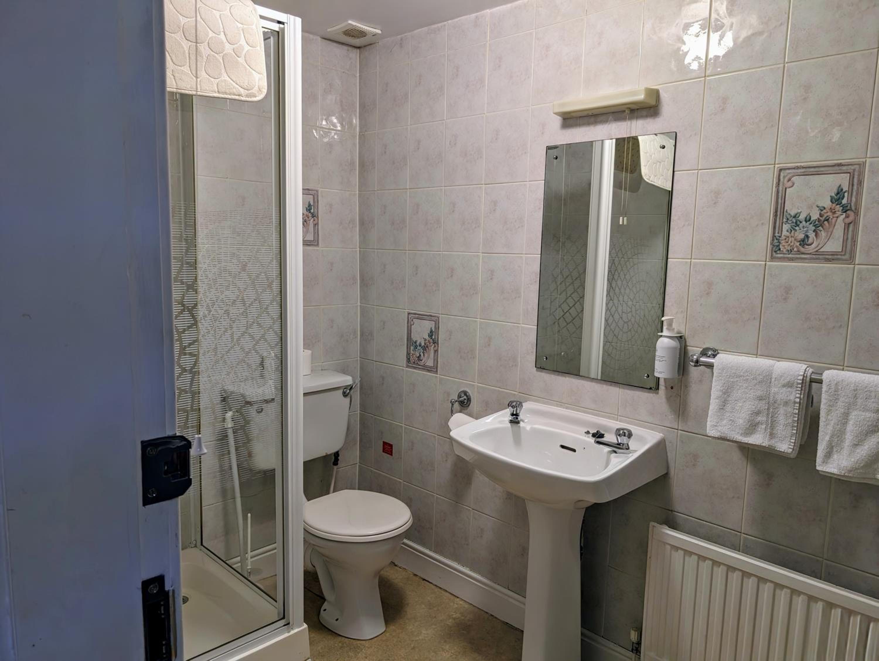 Twin Room with Private External Bathroom photo 3