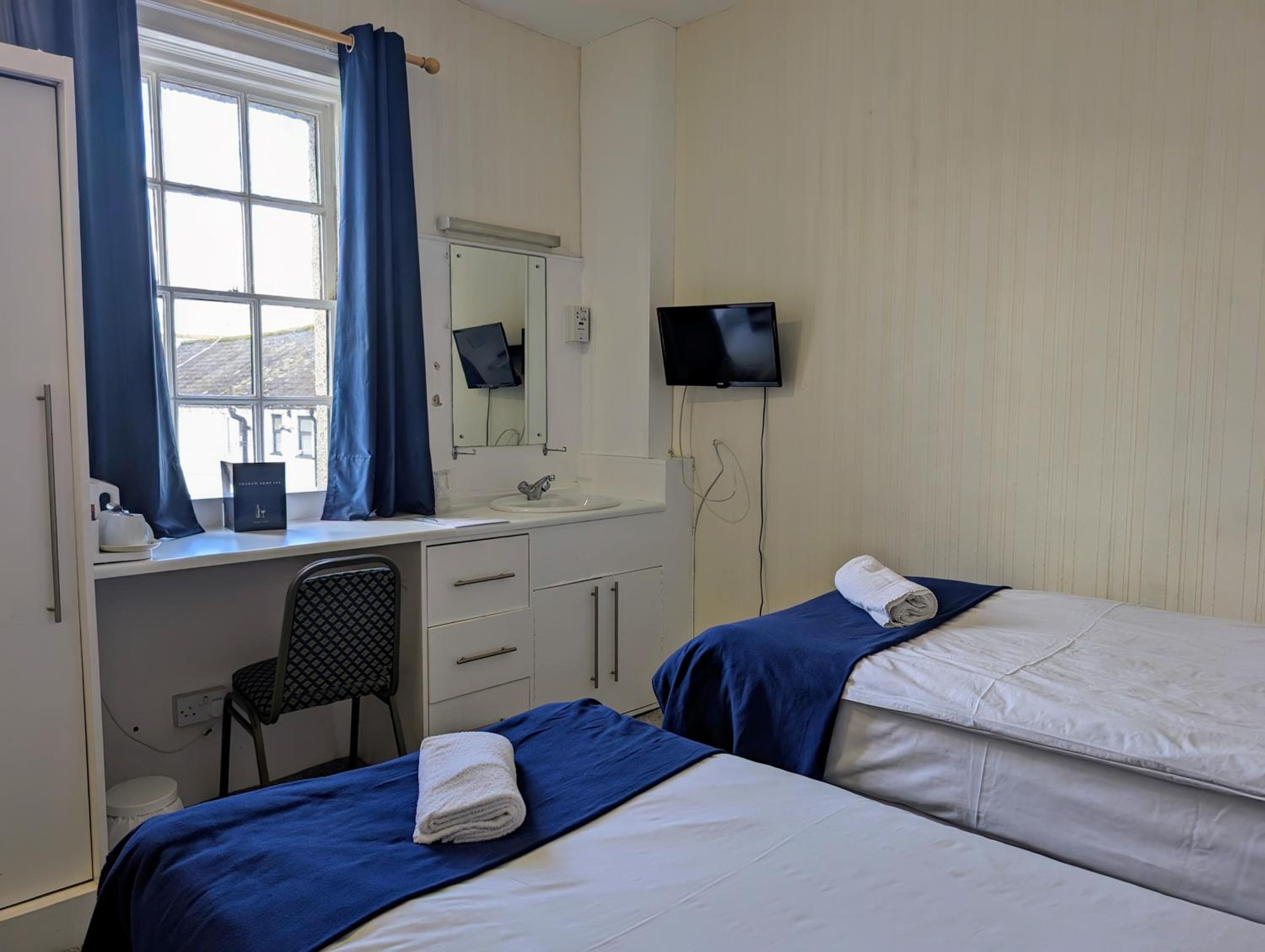 Twin Room with Private External Bathroom photo 2