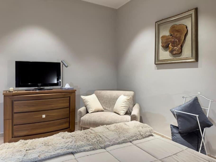 Two-Bedroom Apartment - Photo 22
