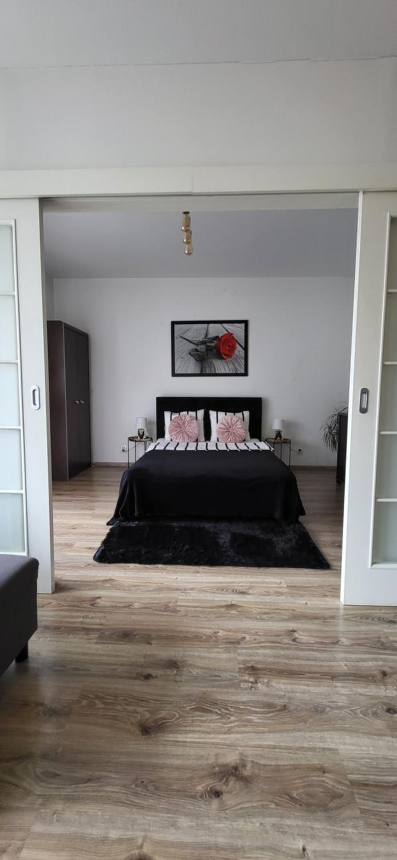 Apartment with Balcony - Photo 3