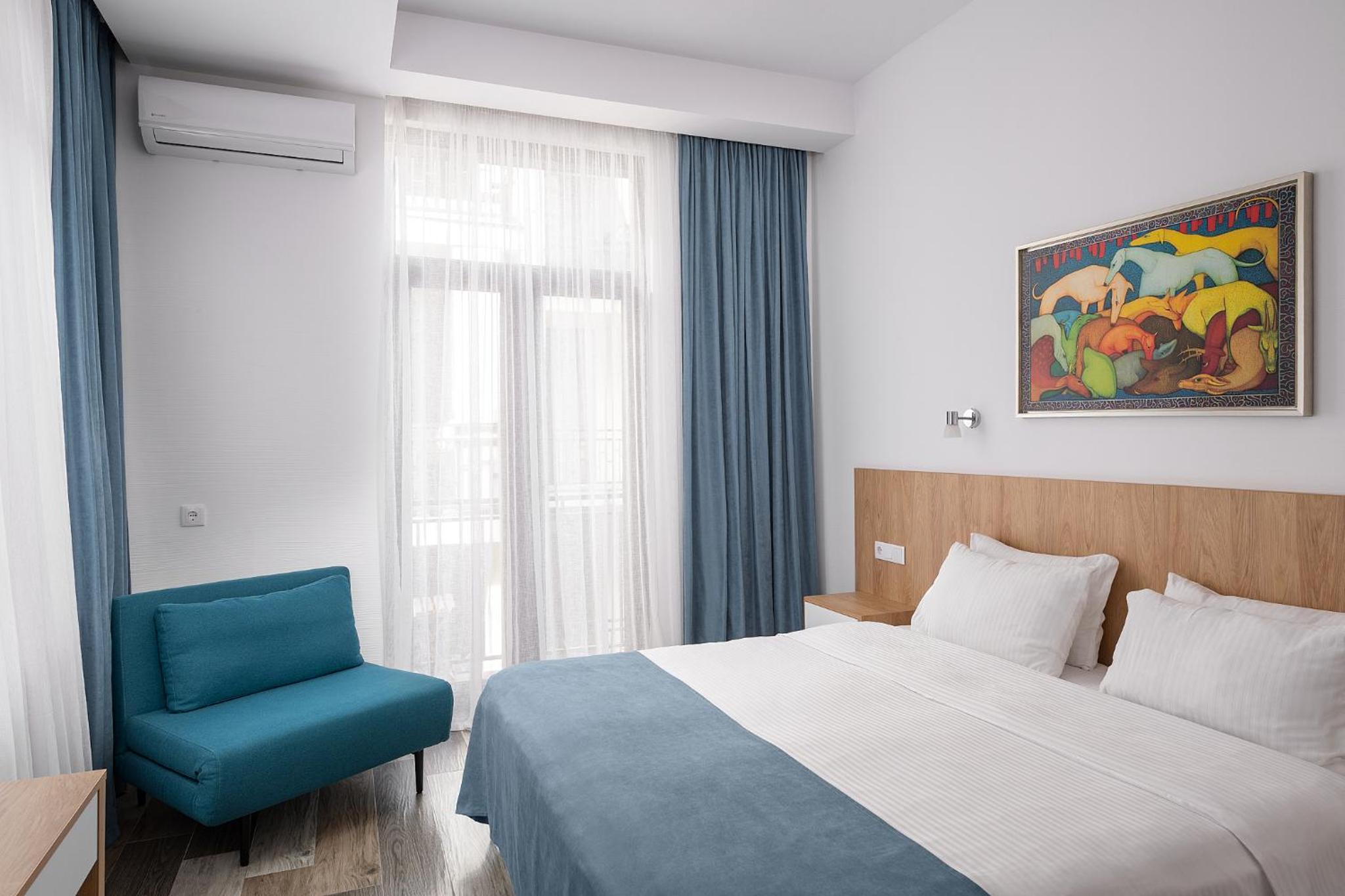 Deluxe Double Room with Balcony - Photo 7