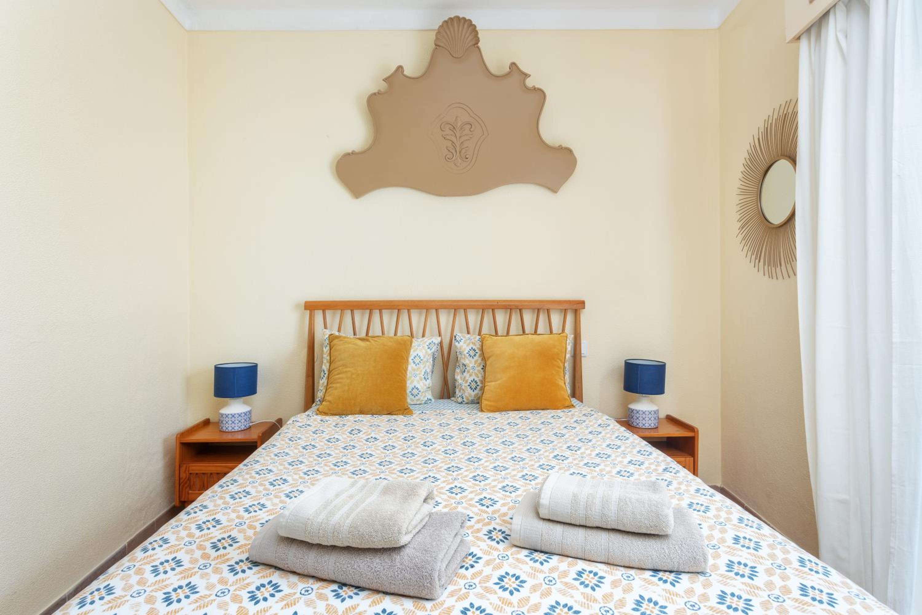 Double Room with Balcony - Photo 5