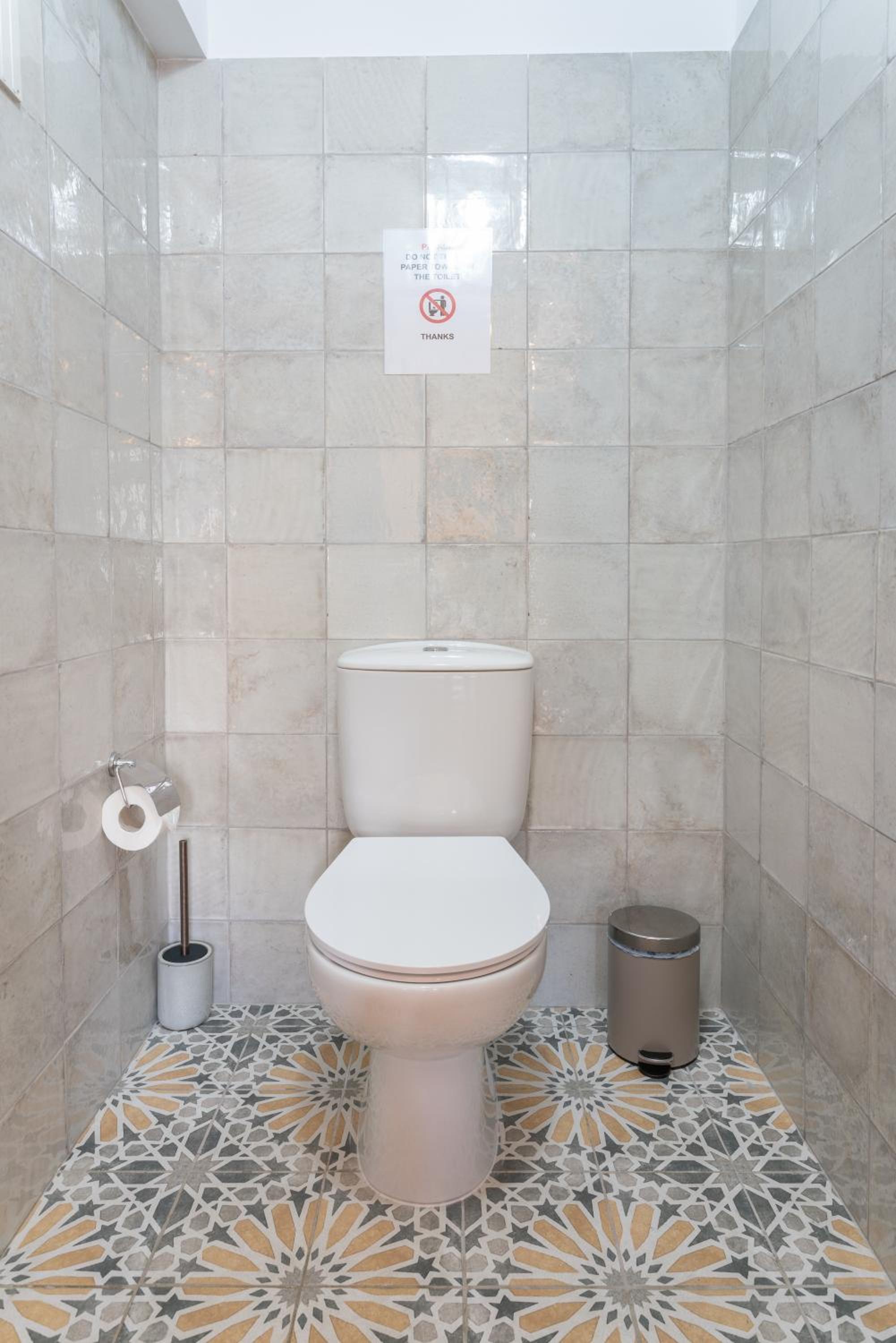 Double Room with Private Bathroom - Photo 4
