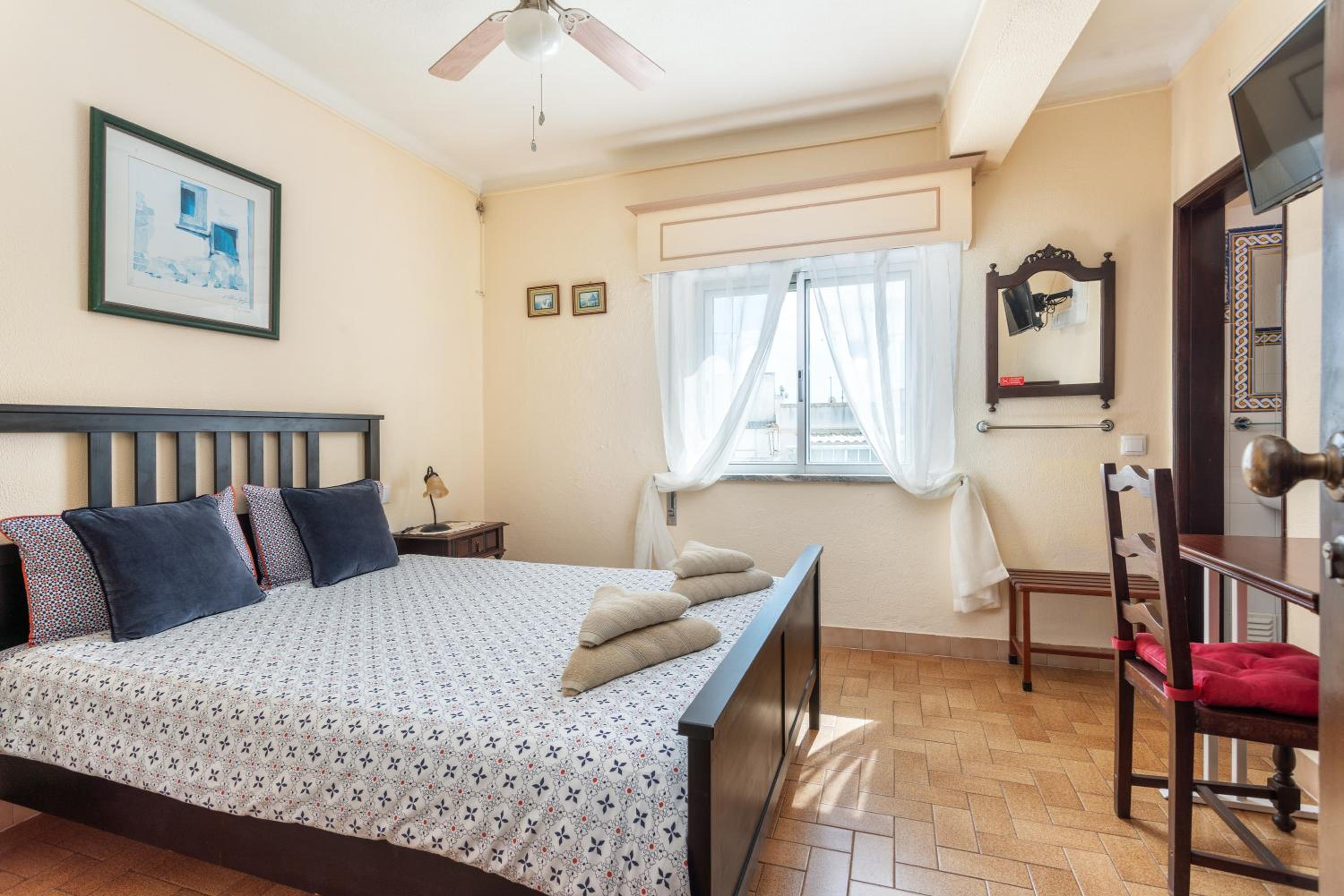 Budget Double Room - Photo 1