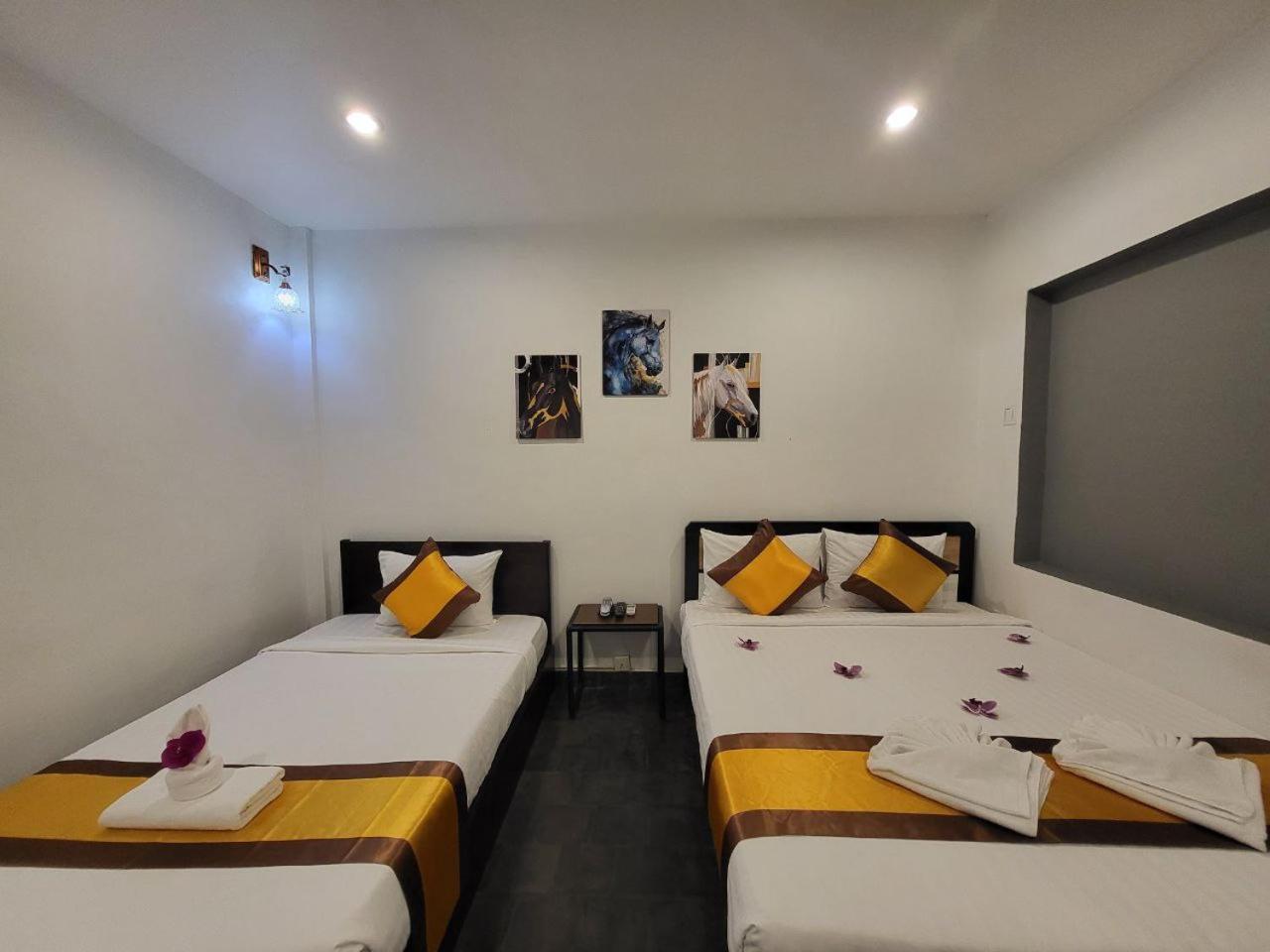 Deluxe Family Room photo 1