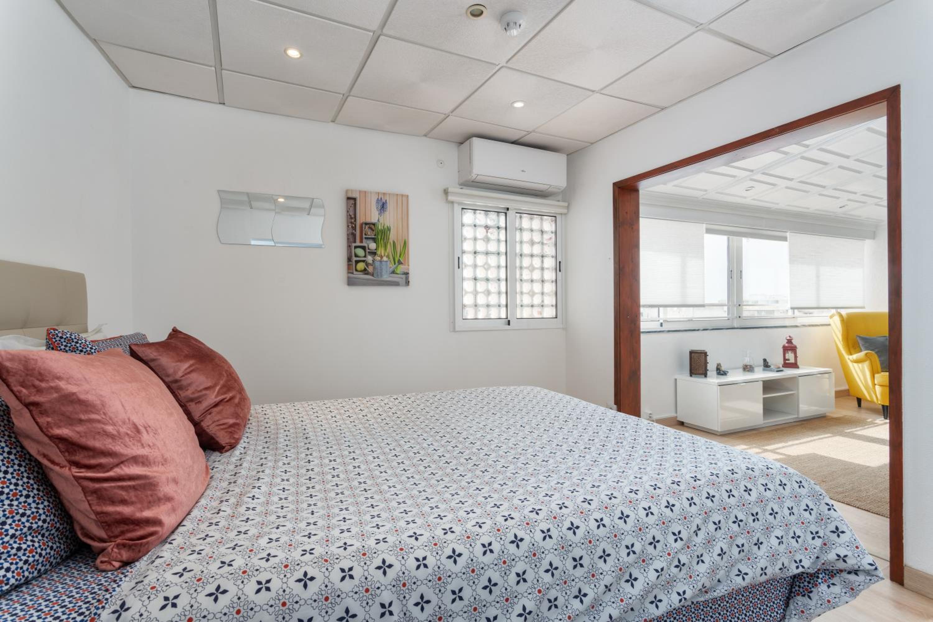 Apartment with Sea View - Photo 11