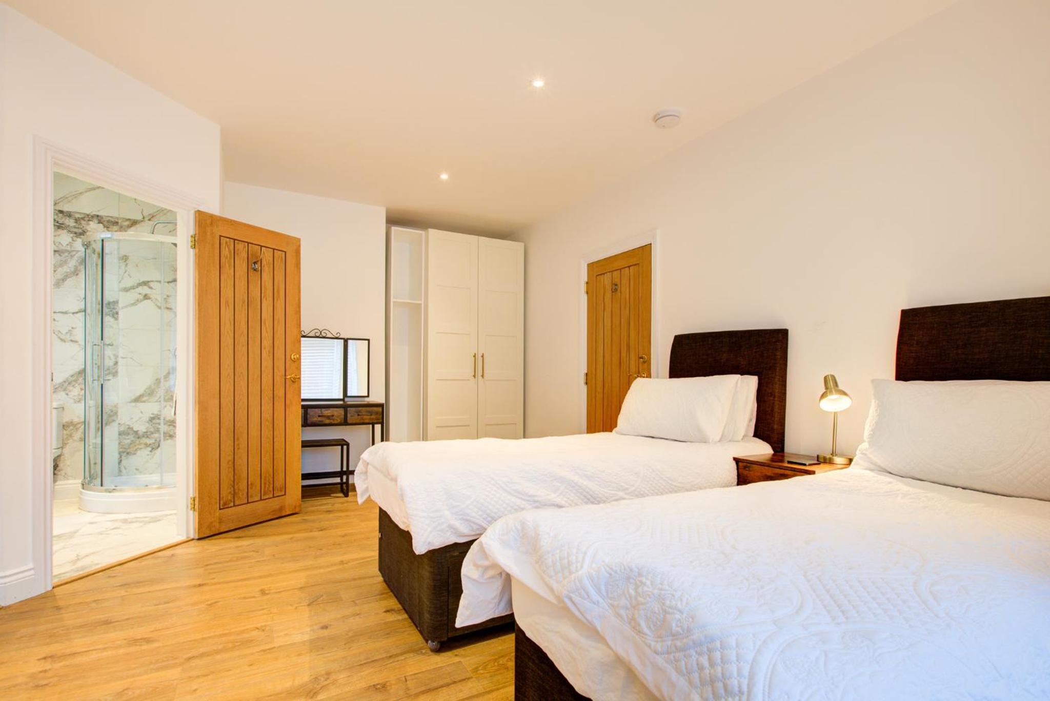Four-Bedroom House photo 2