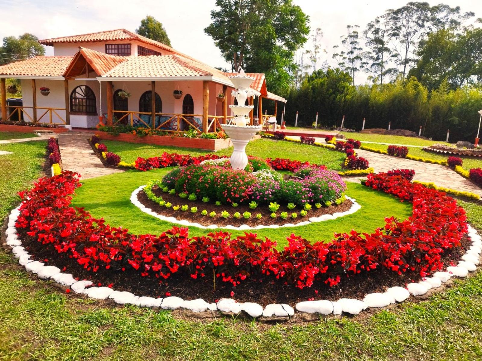 Five-Bedroom House photo 1