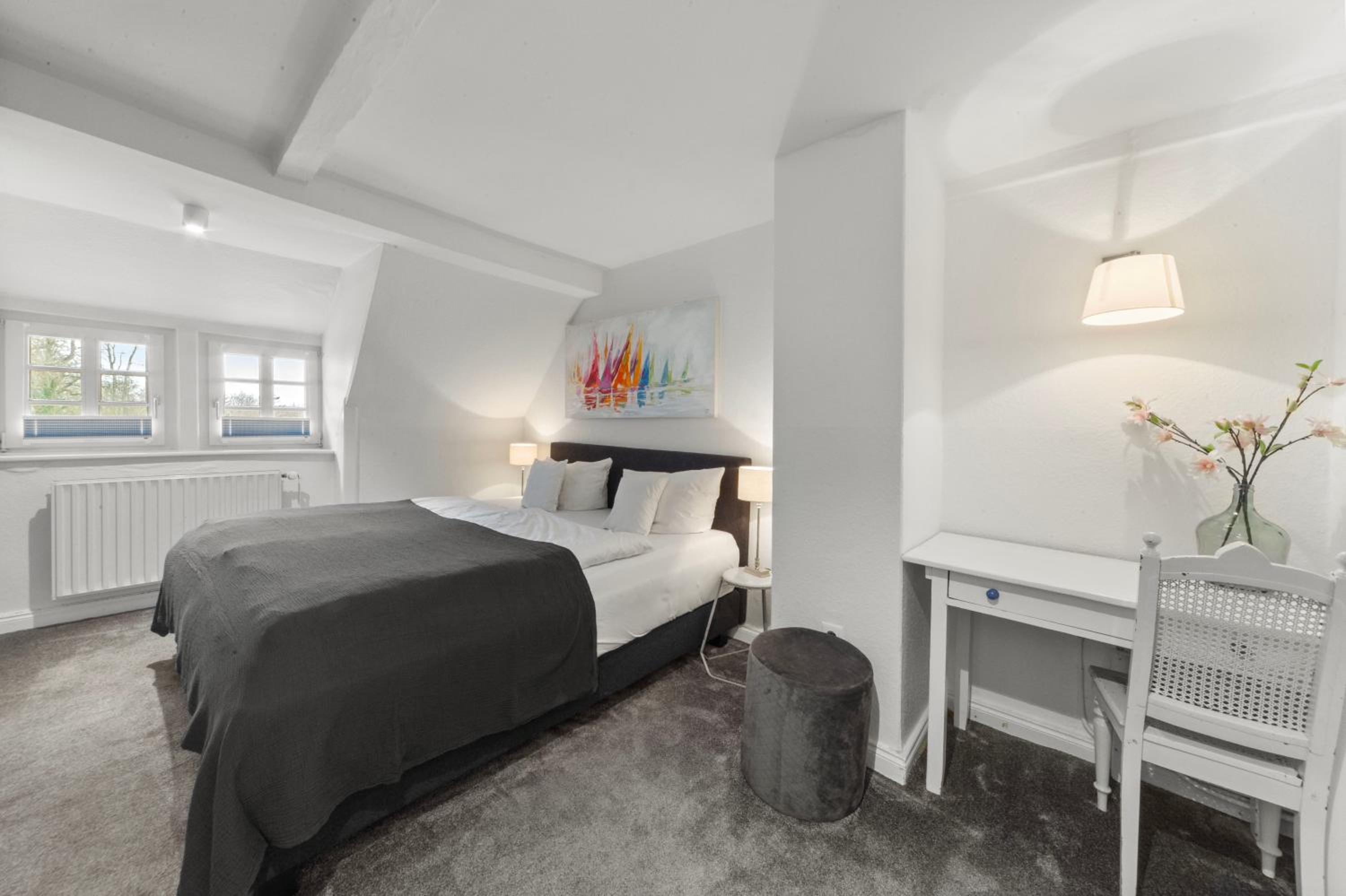 One-Bedroom Apartment photo 3