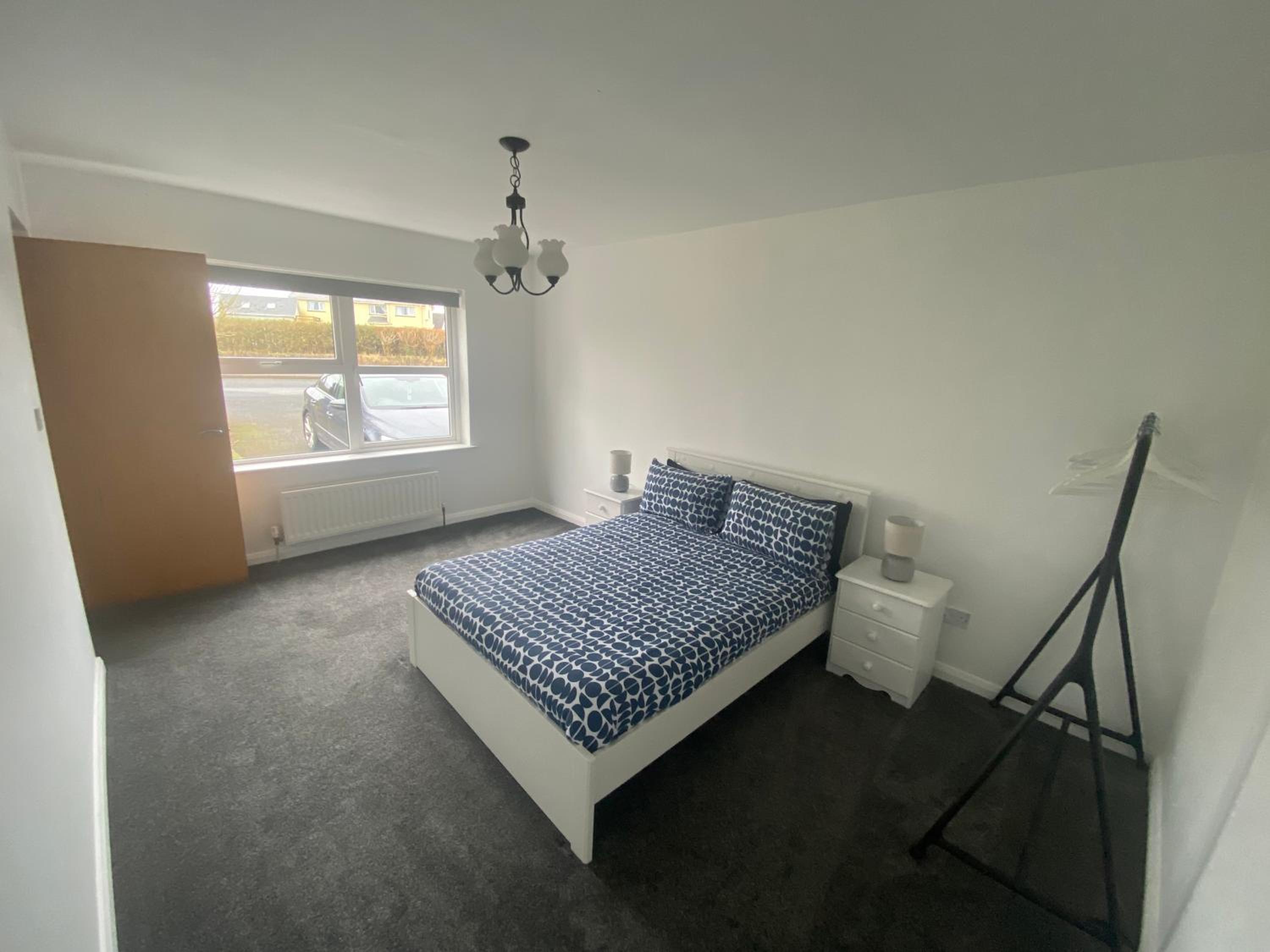 Five-Bedroom House photo 3