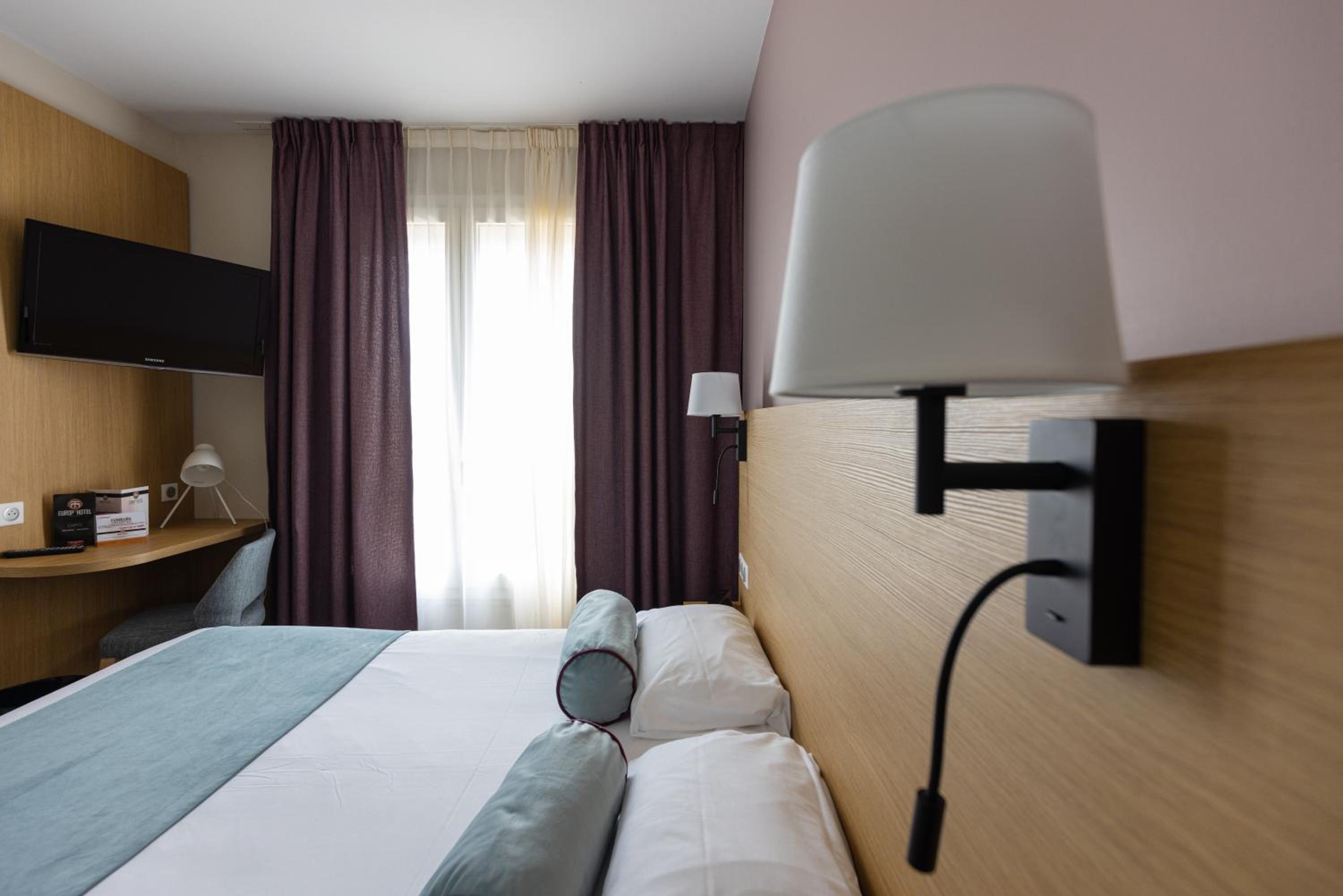 Standard Double Room - Photo 7