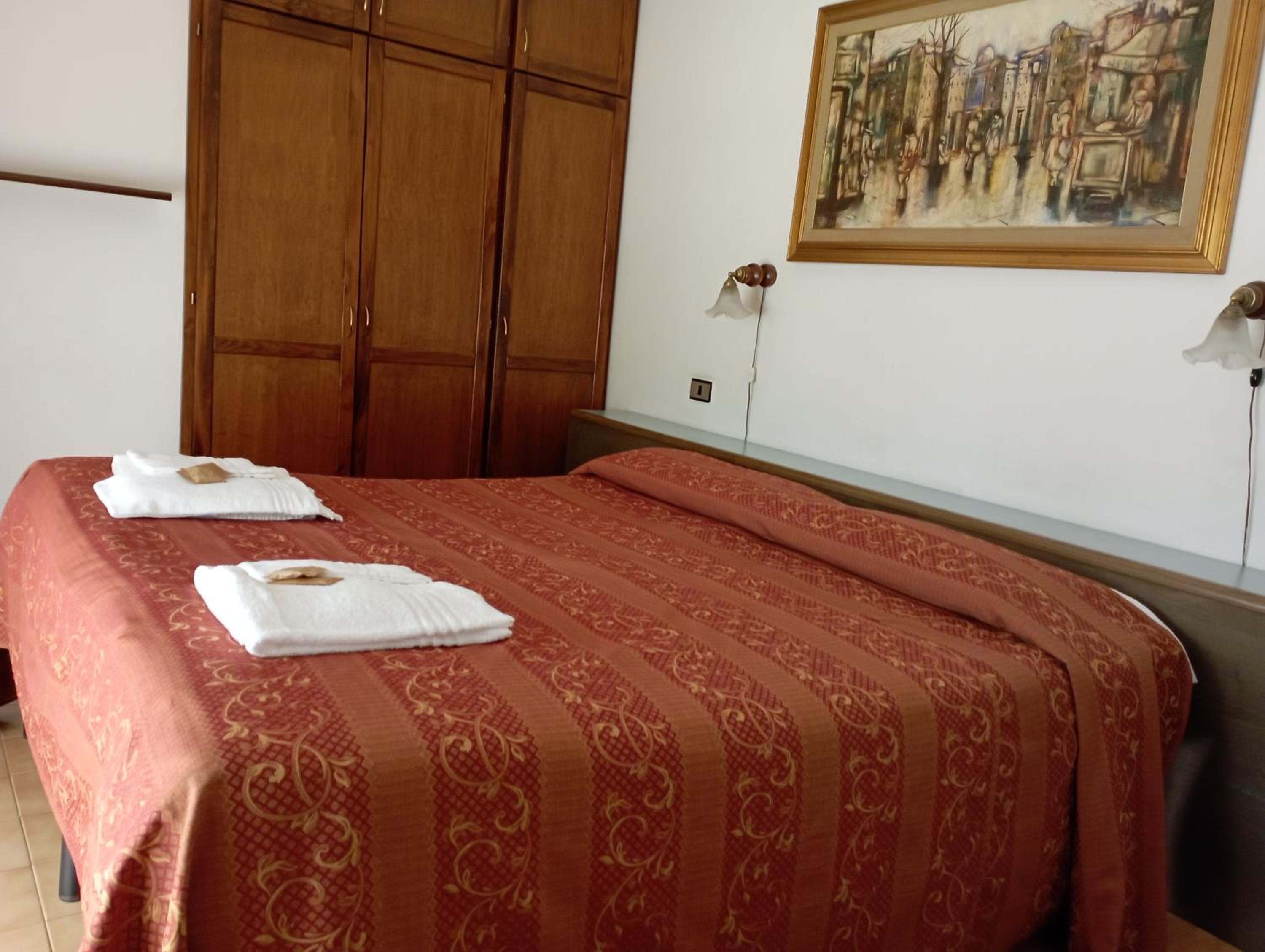 Double Room - Photo 3