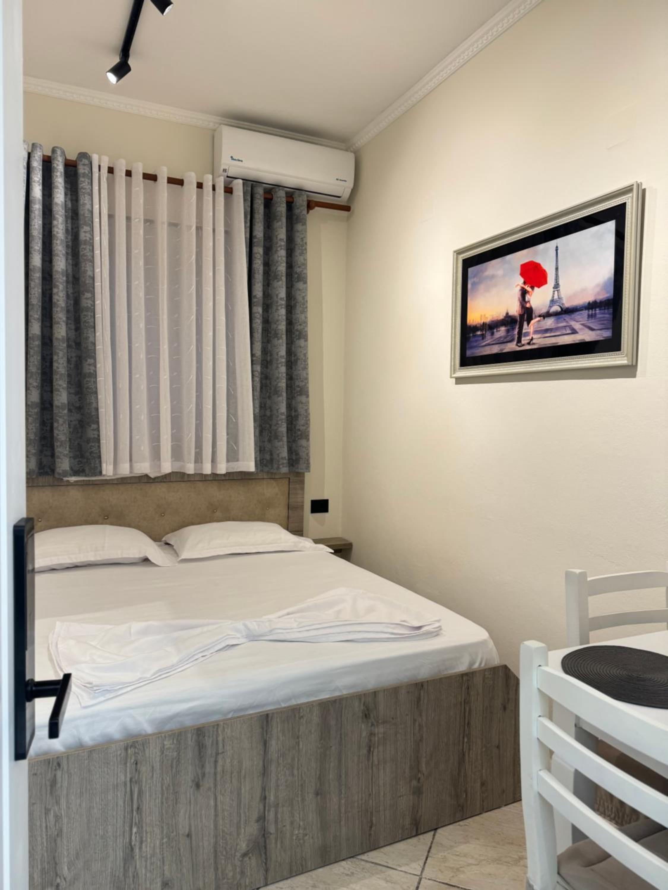 Budget Double Room photo 3