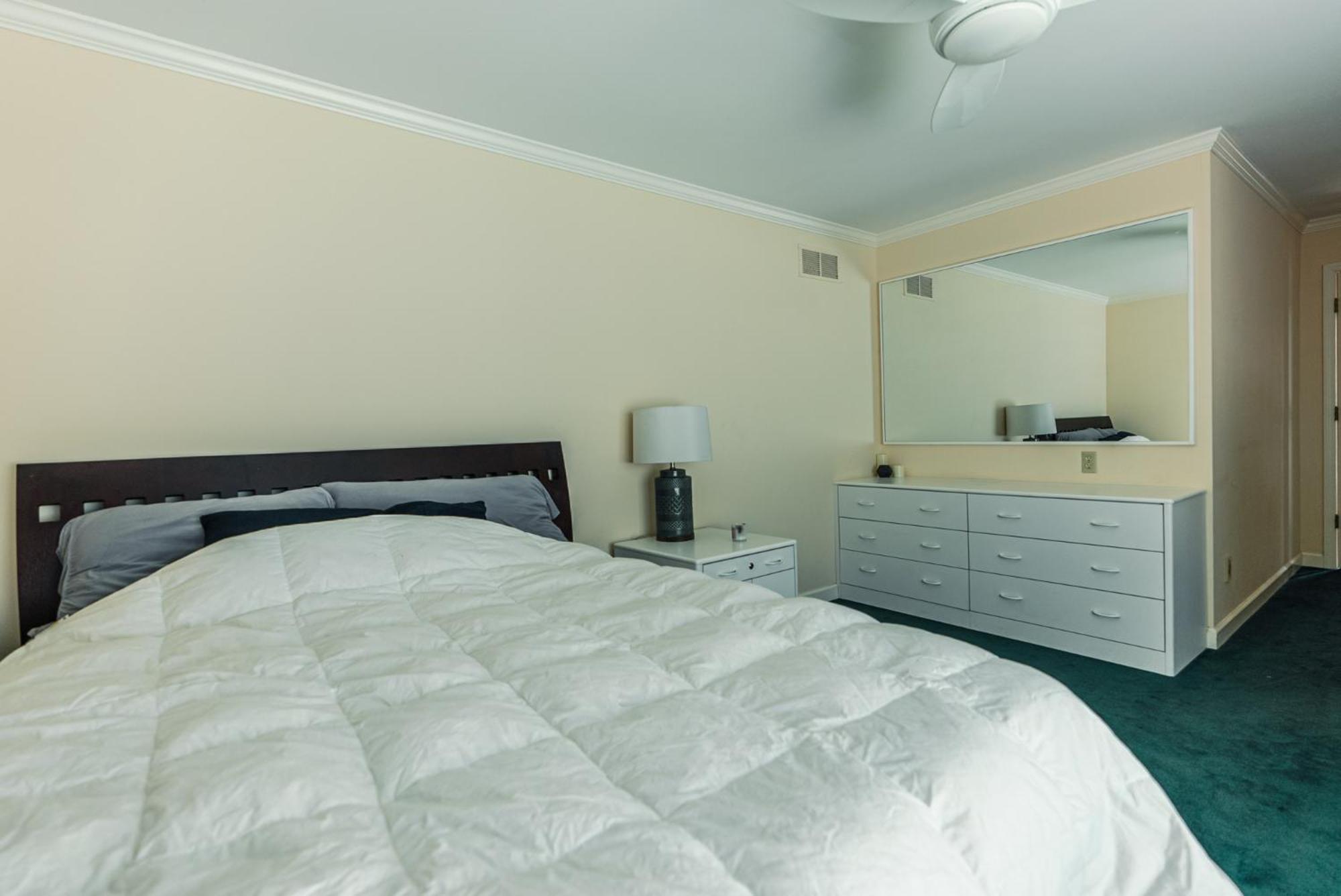 Six-Bedroom House photo 1