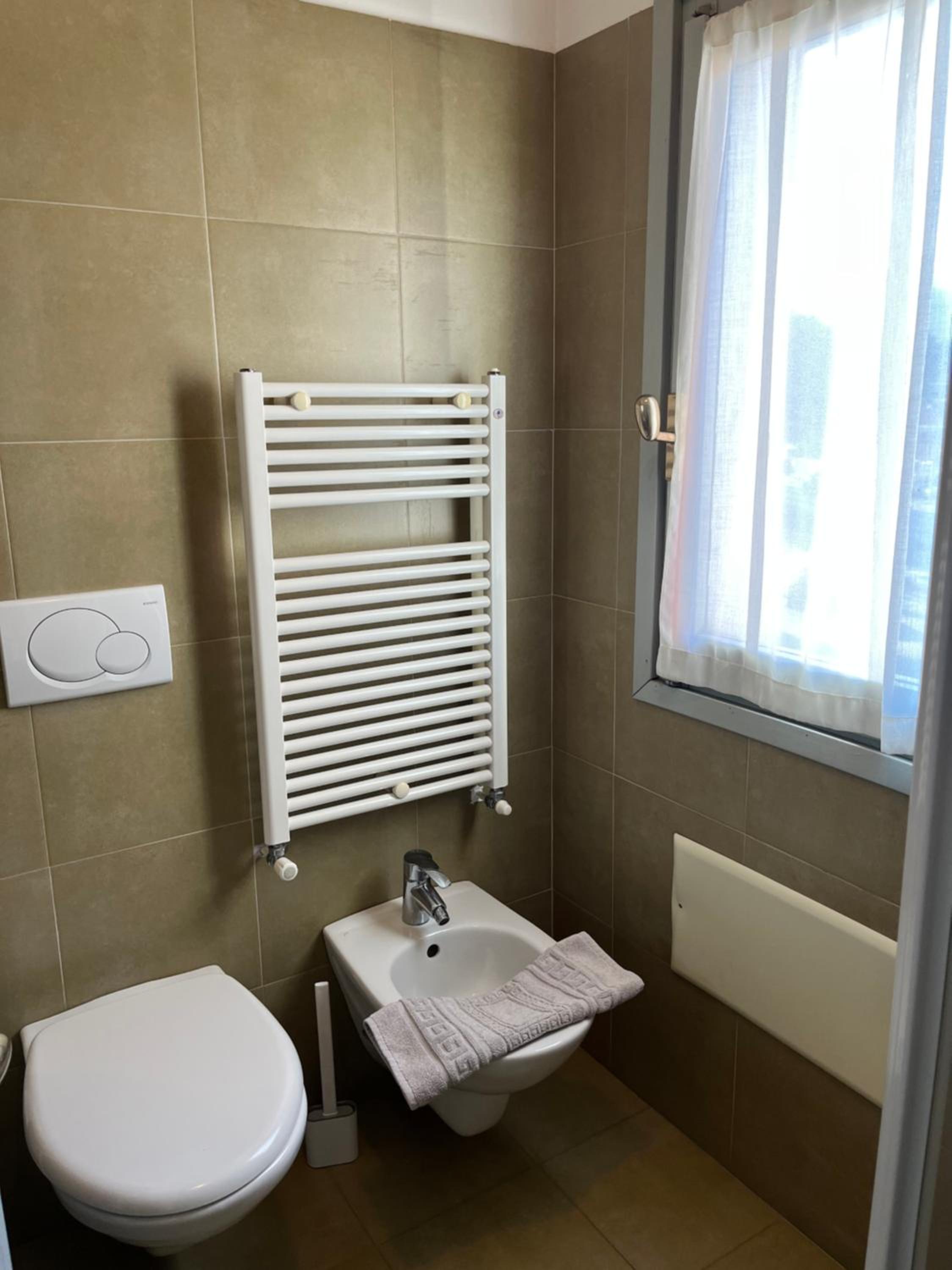 Double Room with Balcony - Photo 3