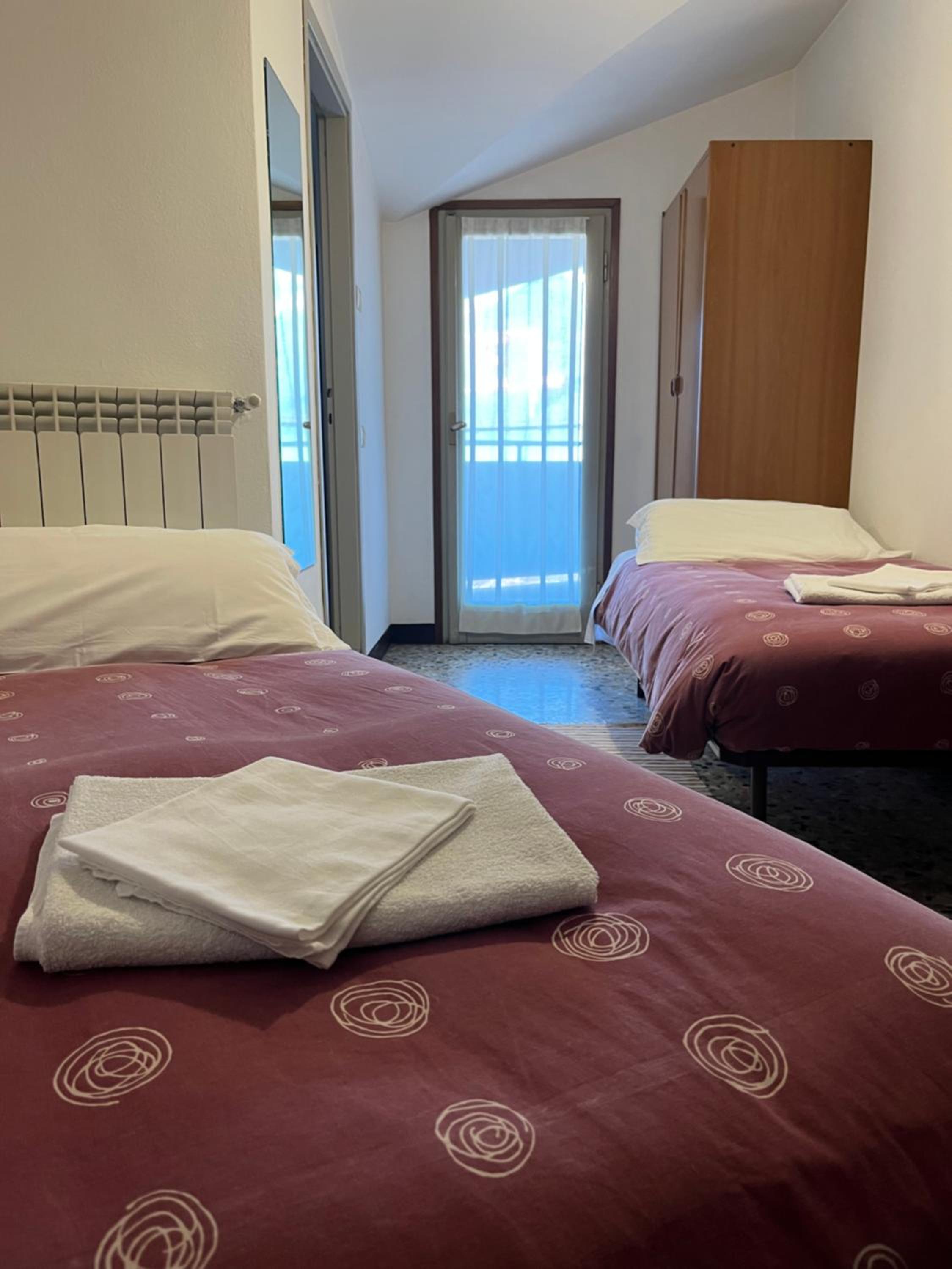 Twin Room with Balcony - Photo 1