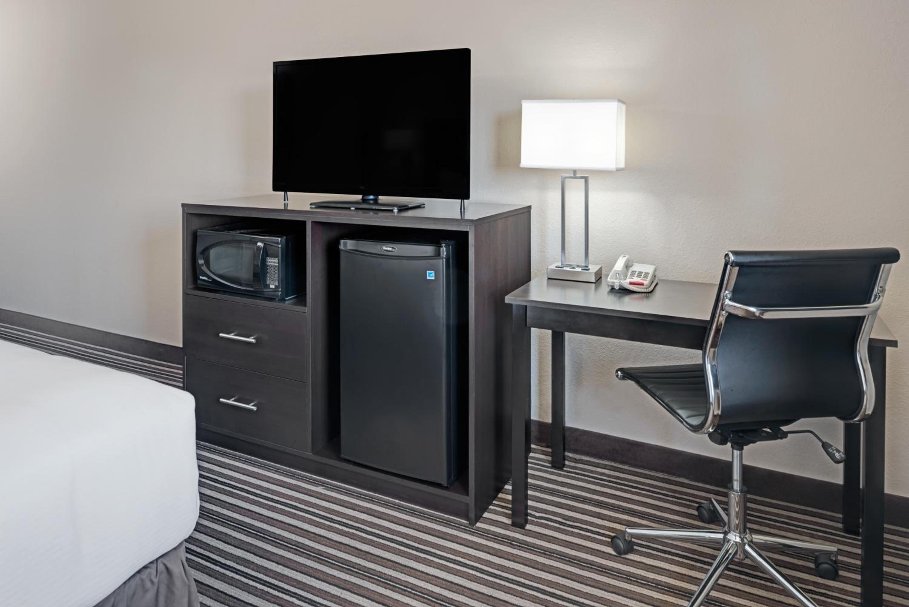 King Room - Non-Smoking - Photo 6