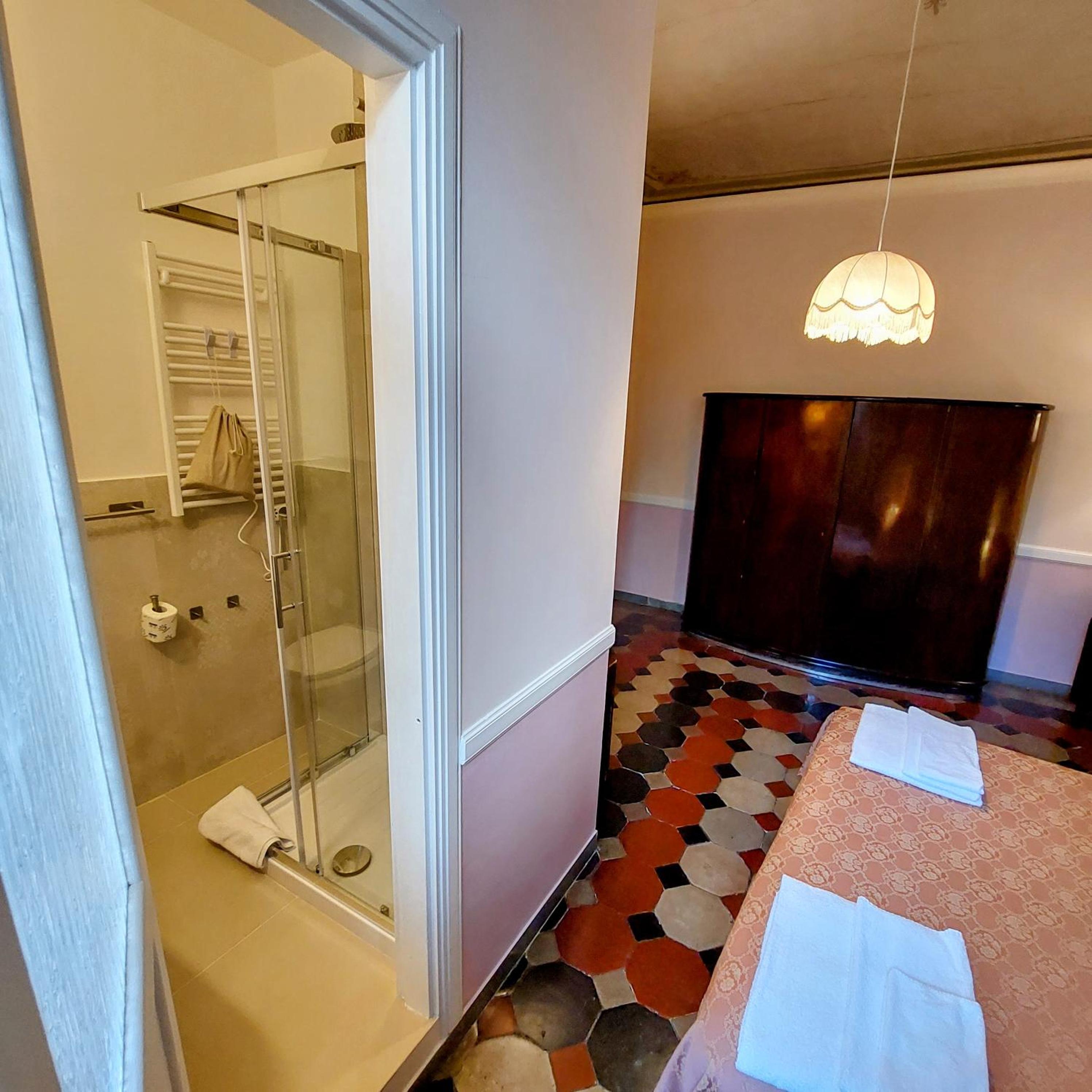 Standard Double or Twin Room photo 3
