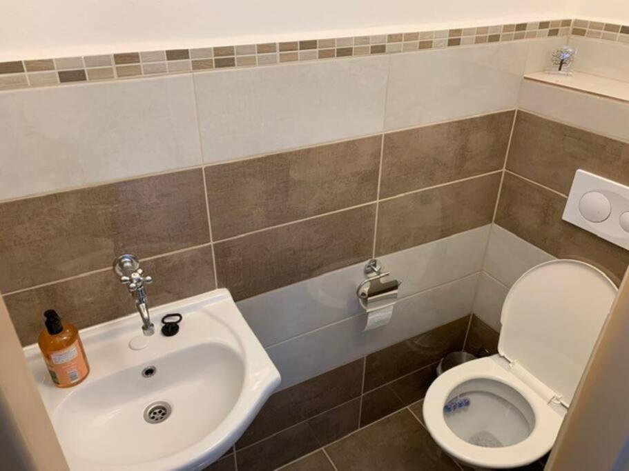 Three-Bedroom House photo 3