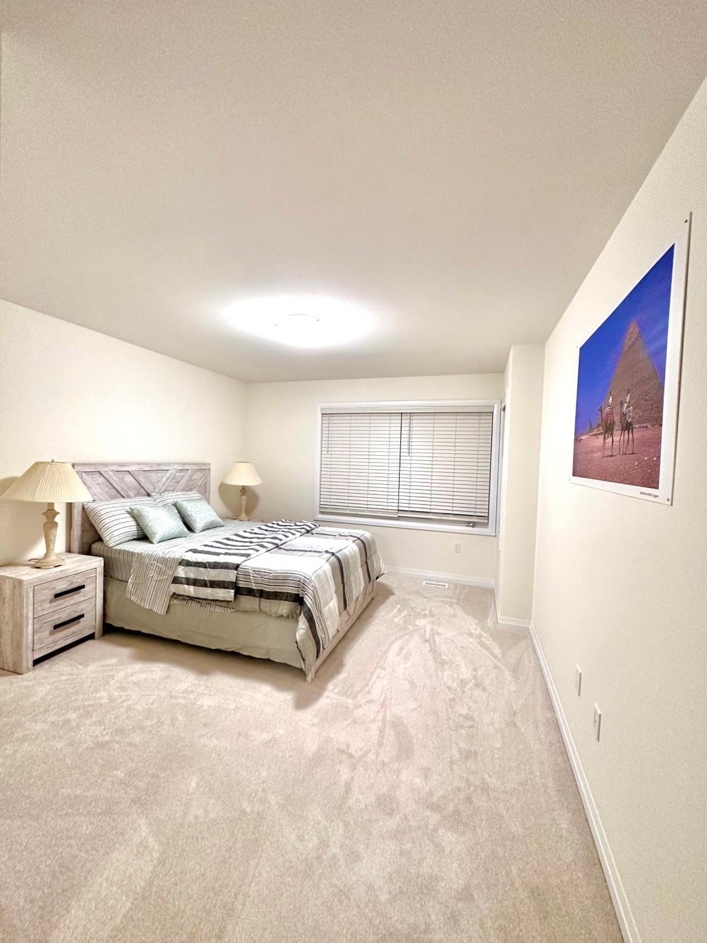 Six-Bedroom House photo 1