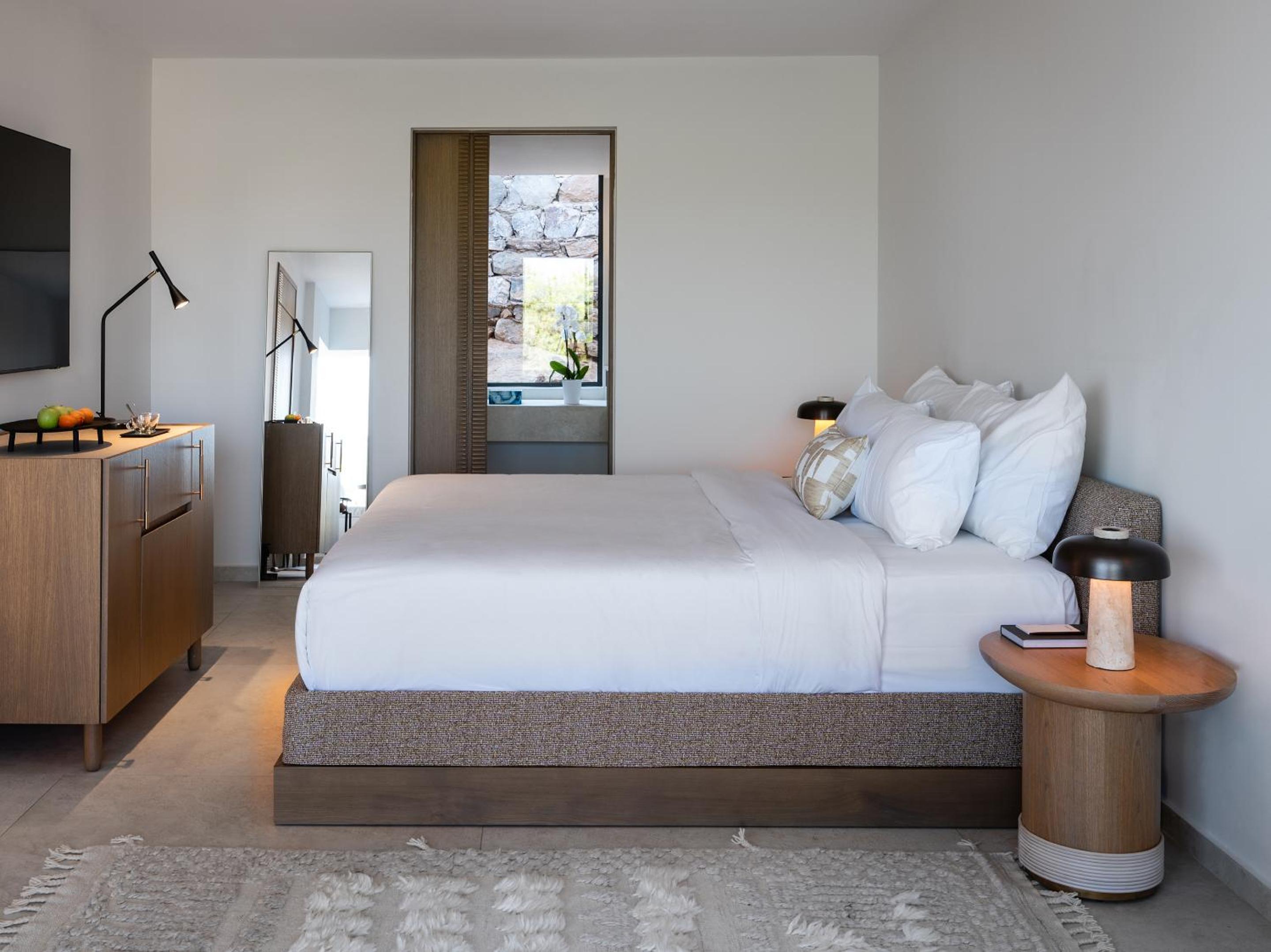 Infinity Suite - Photo 1