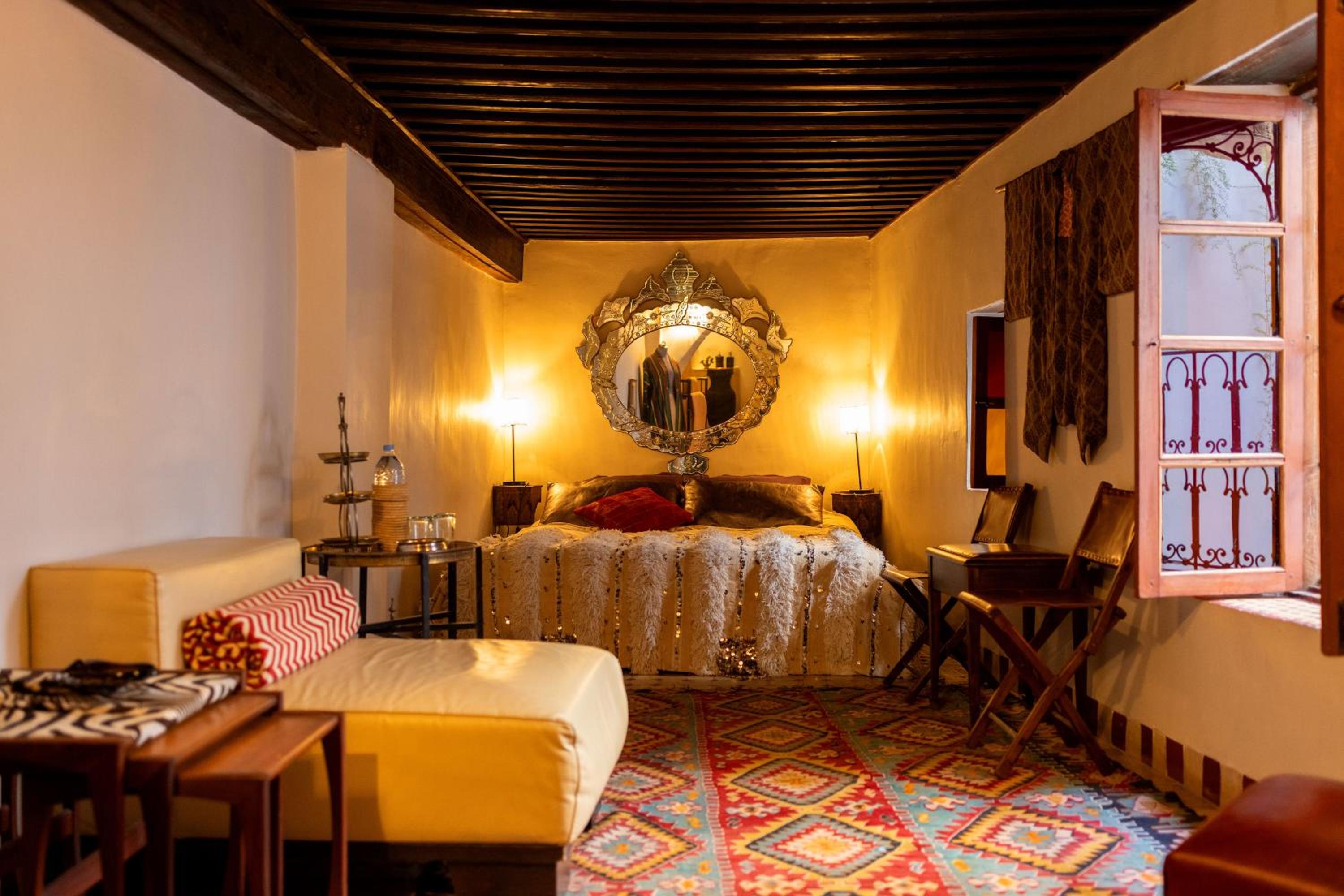 Double Room with Private Bathroom - Photo 9