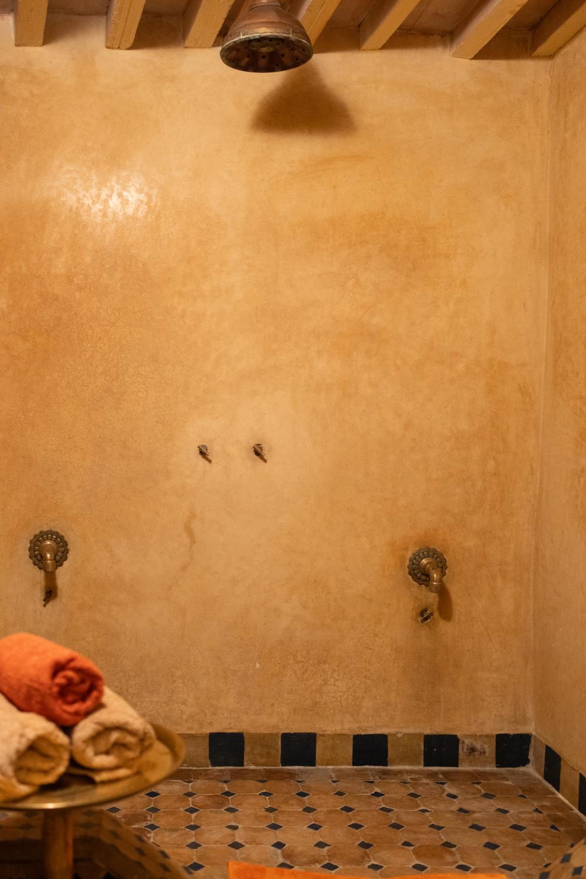 Double Room with Private Bathroom - Photo 3