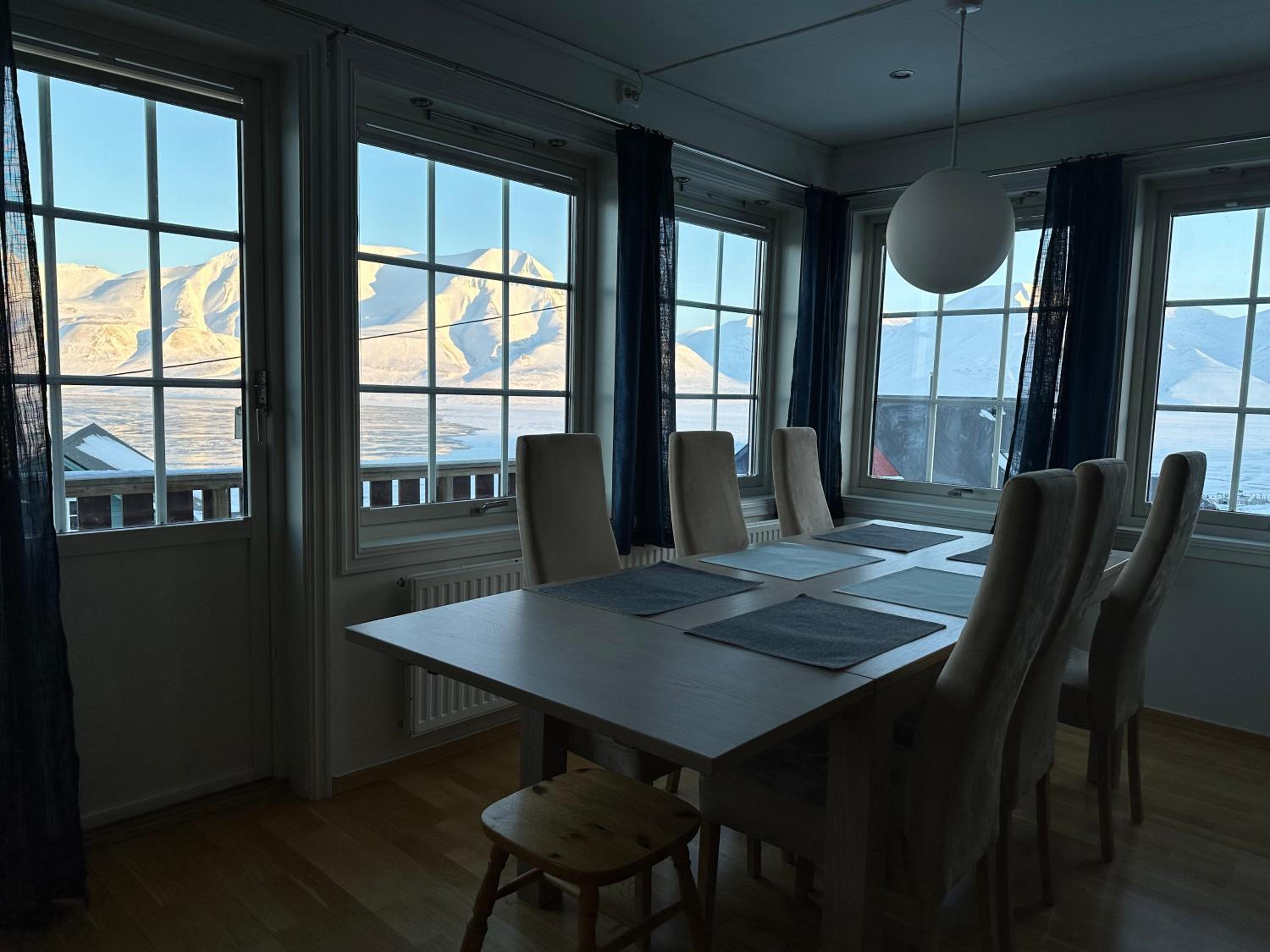 Apartment With Mountain View - Annex