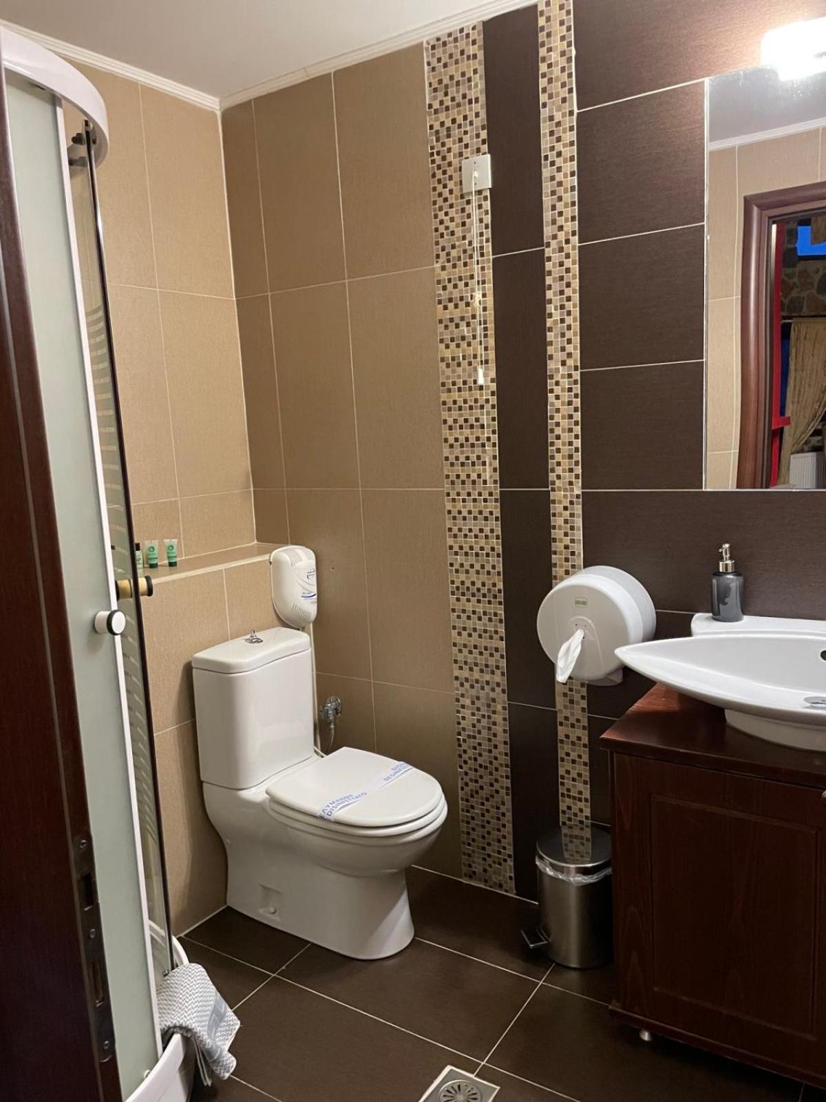 King Suite with Spa Bath photo 3