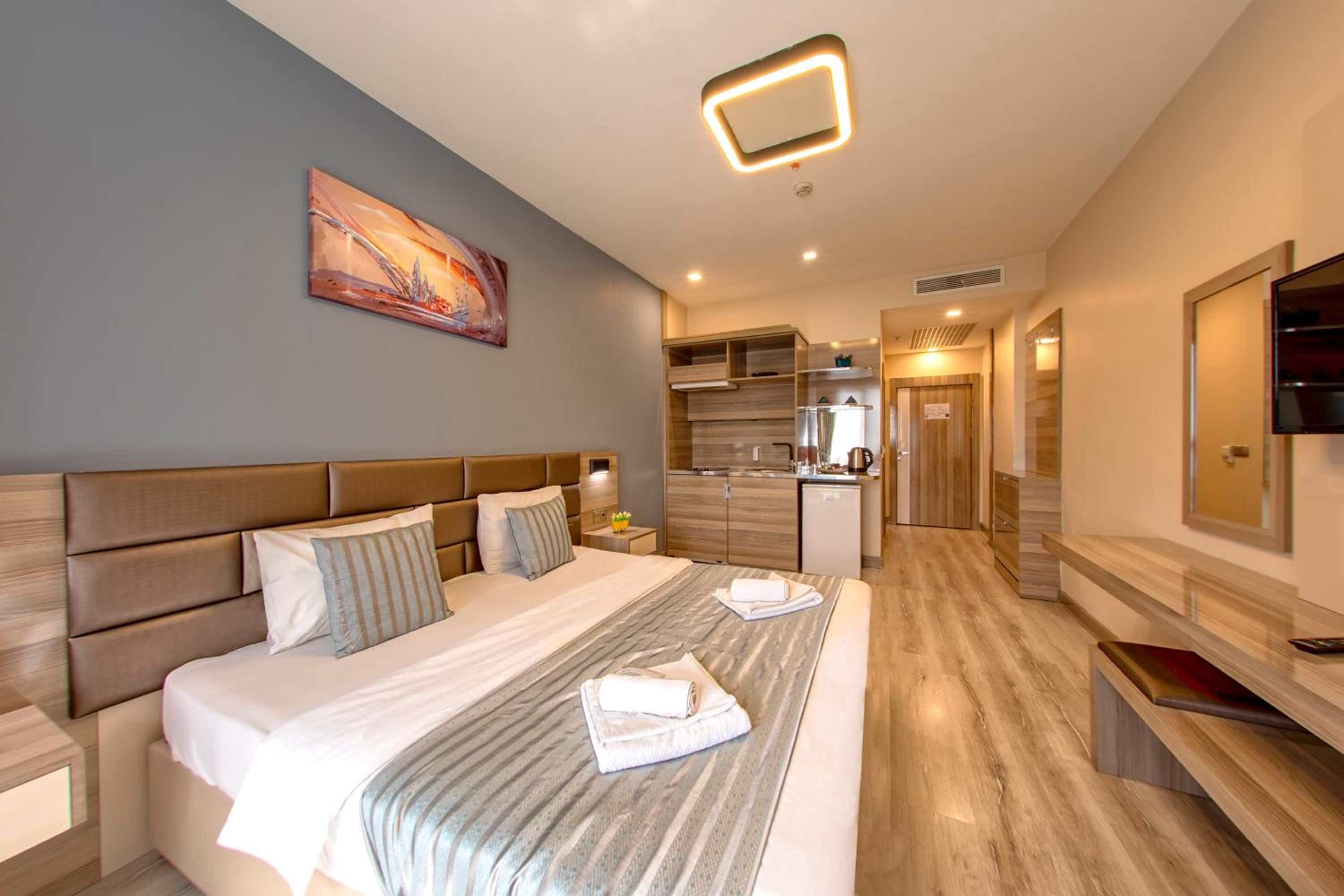 Deluxe Room - Photo 6