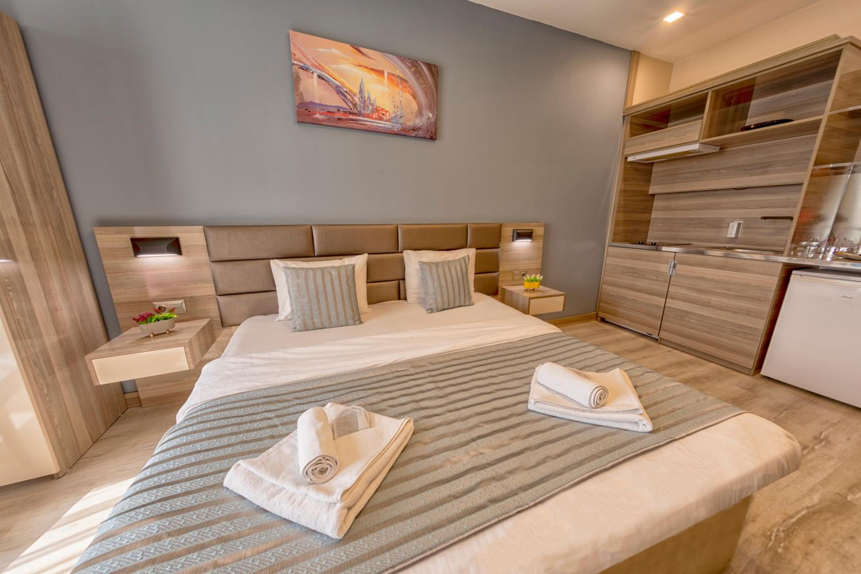 Deluxe Room - Photo 7