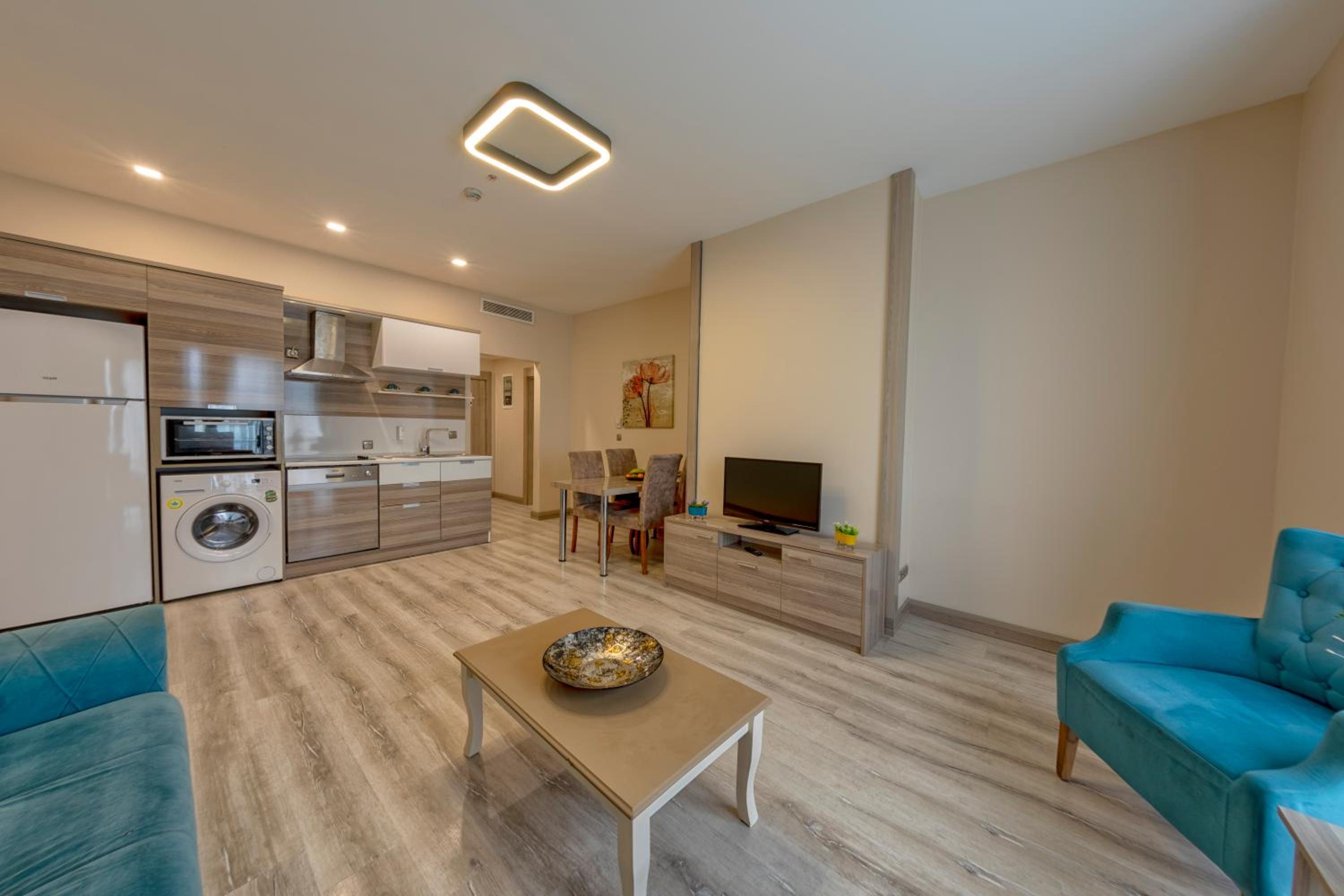 Suite with City View - Photo 6