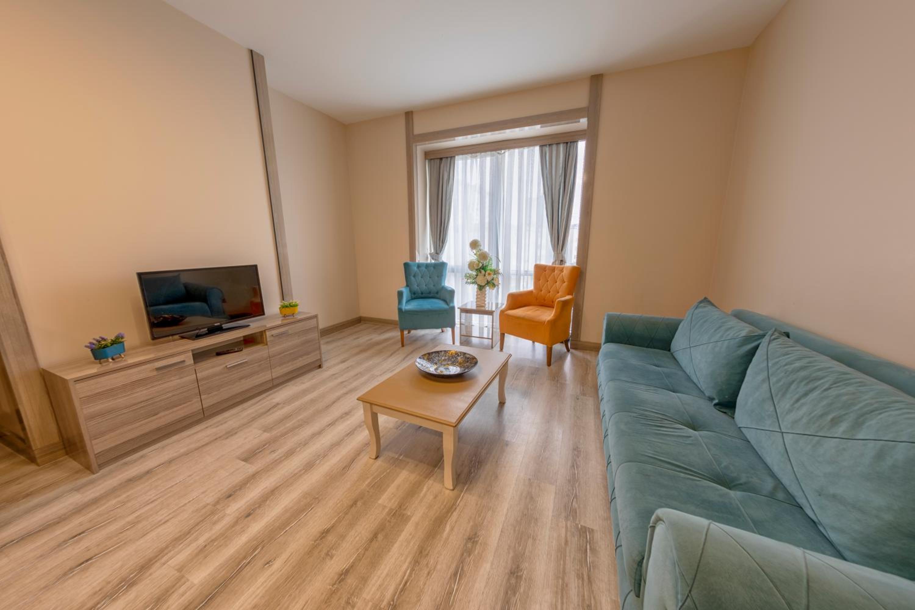 Suite with City View - Photo 9