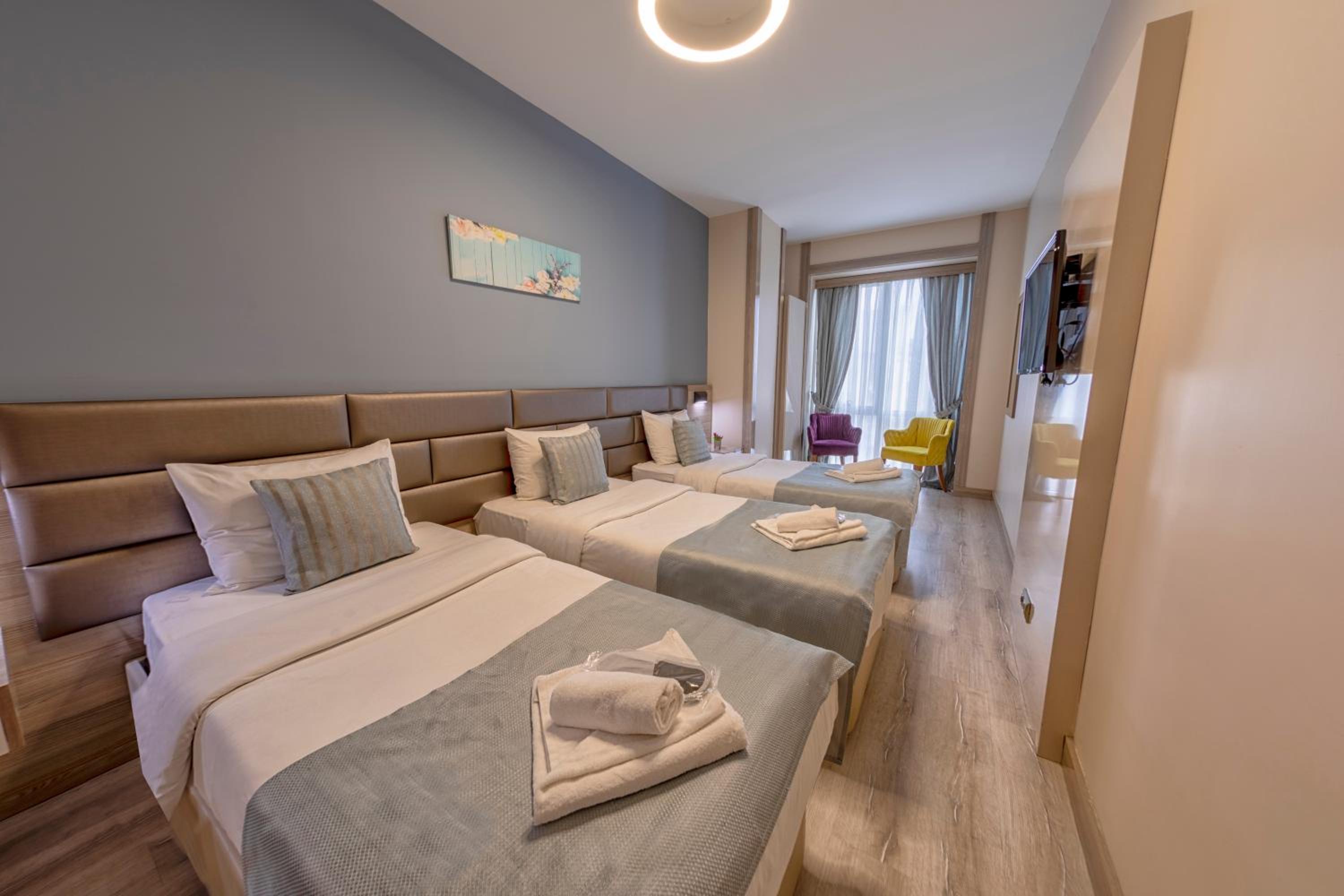 Suite with City View - Photo 2