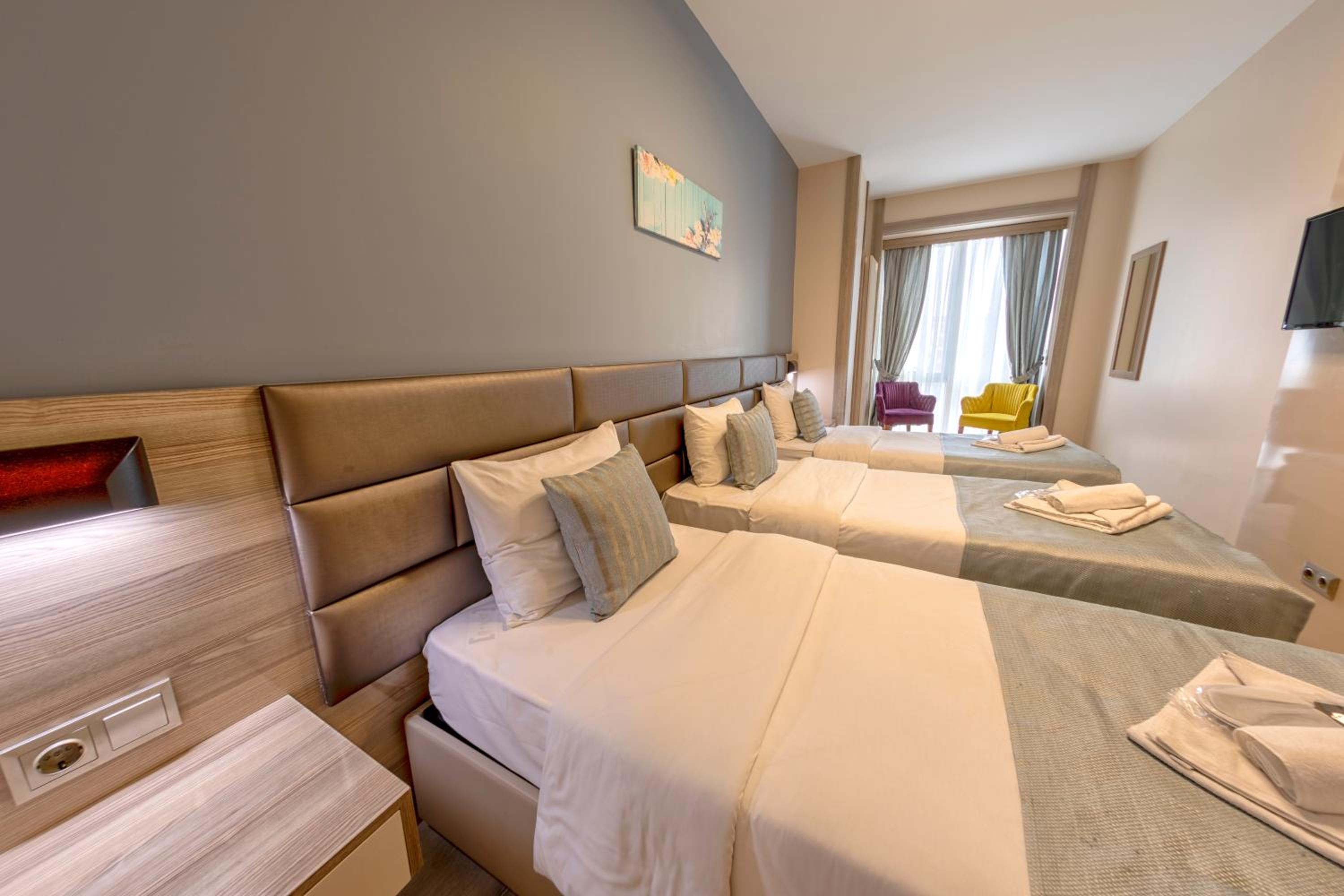 Suite with City View - Photo 14