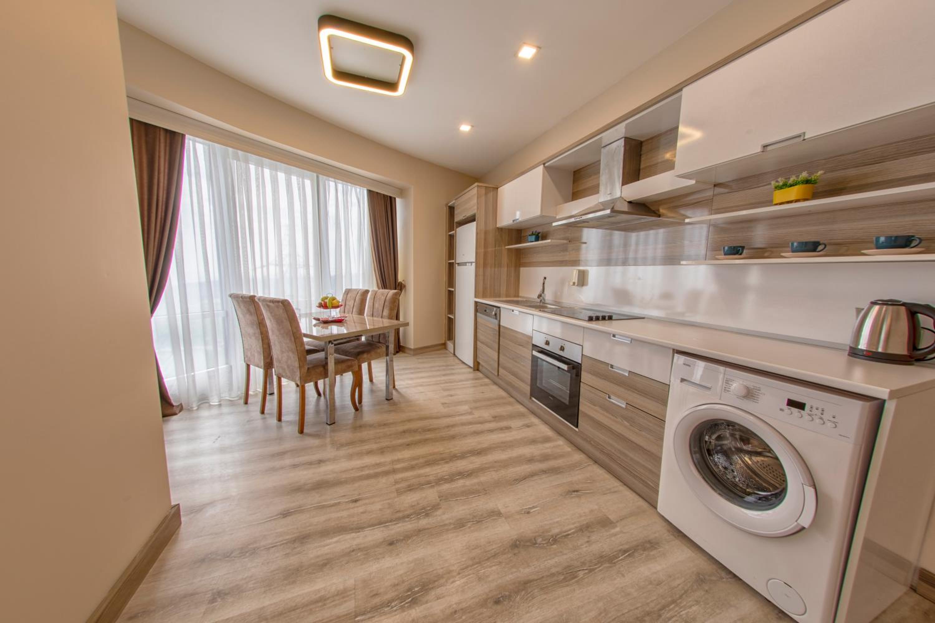 Suite with City View - Photo 3
