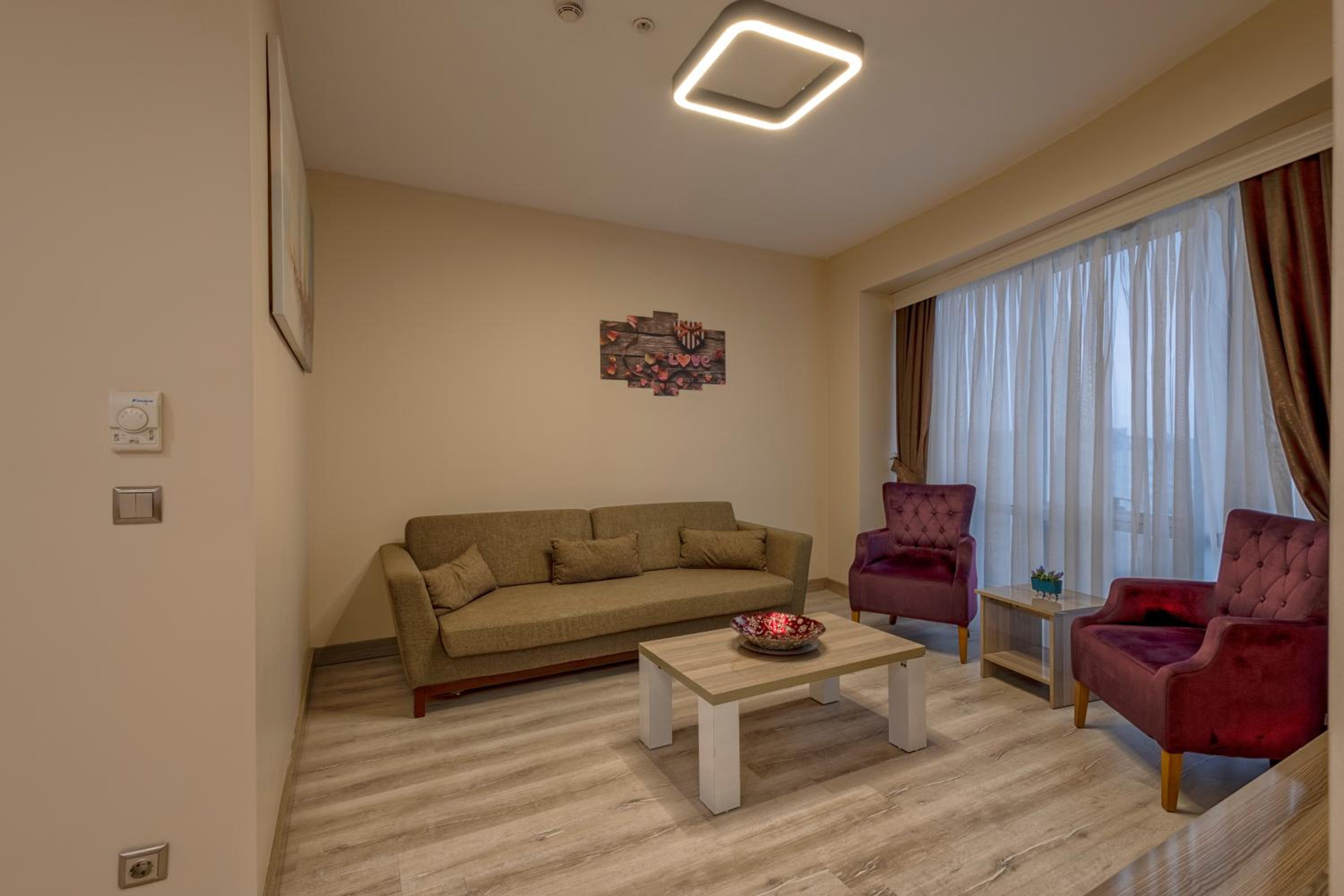 Suite with City View - Photo 8
