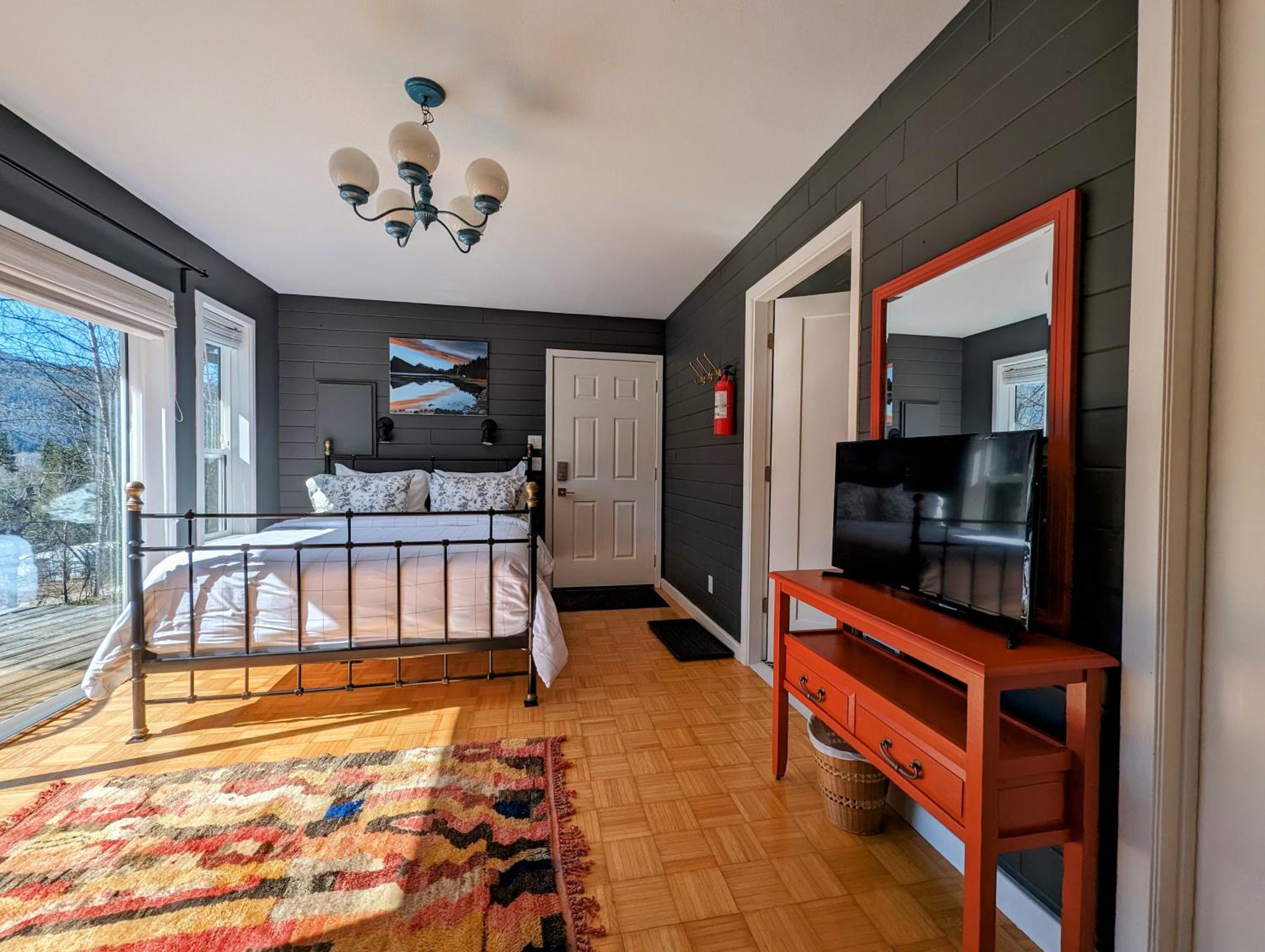 Suite with Mountain View