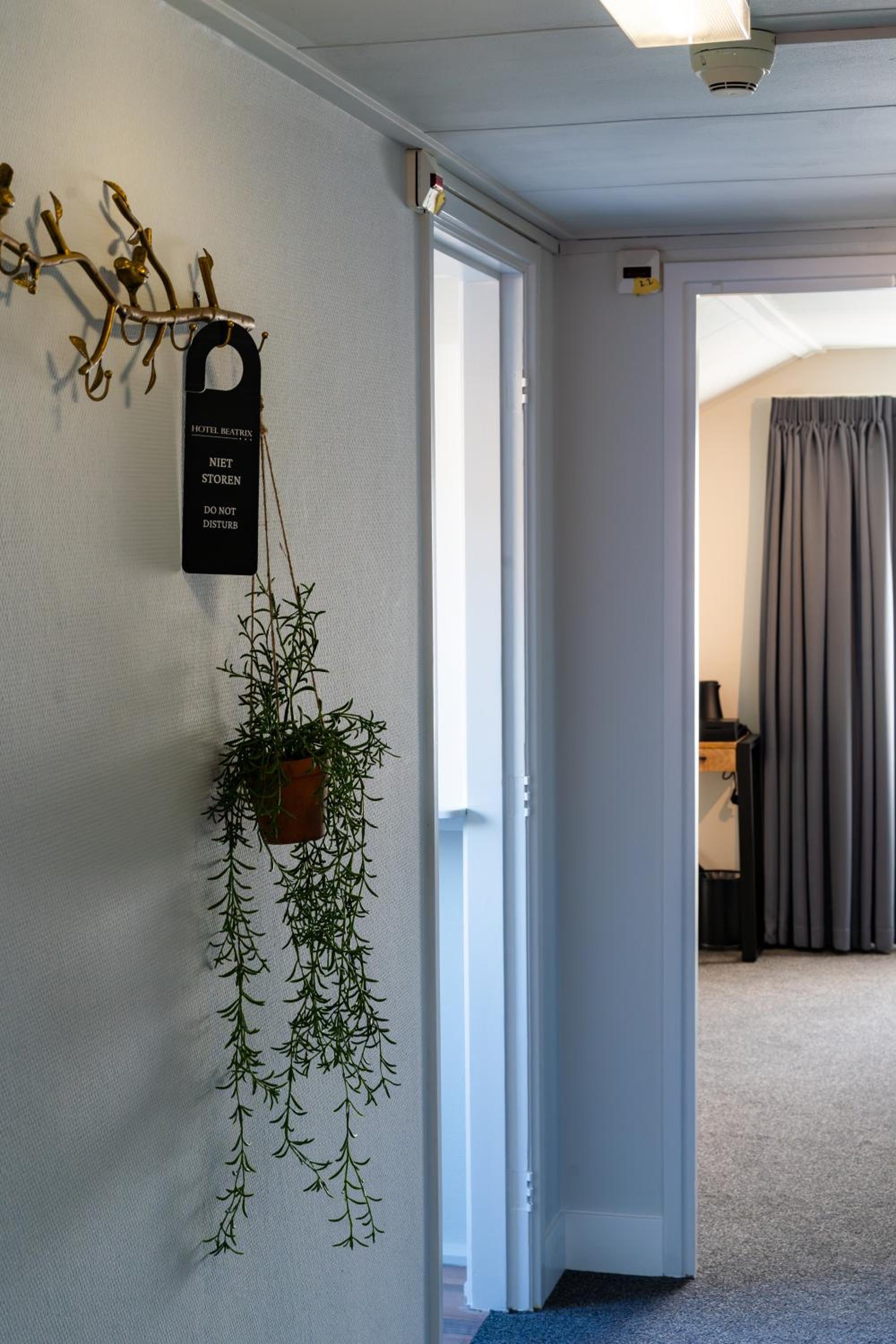 King Room with Balcony - Photo 7