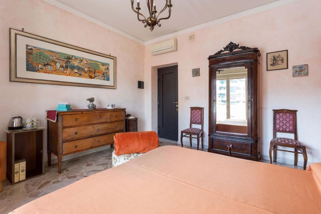 Deluxe Double Room (2 Adults + 1 Child)