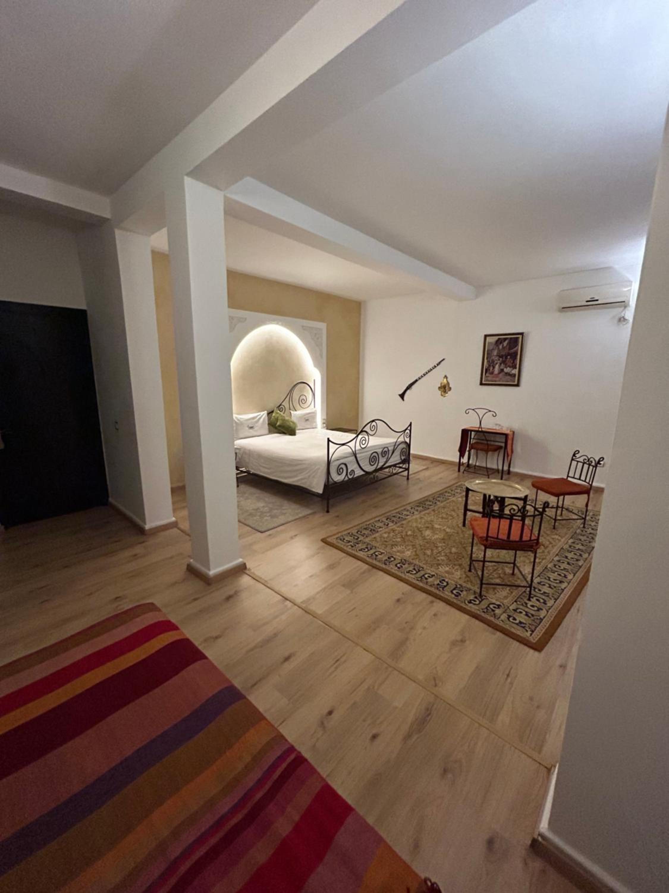 Ambassador Suite - Photo 3